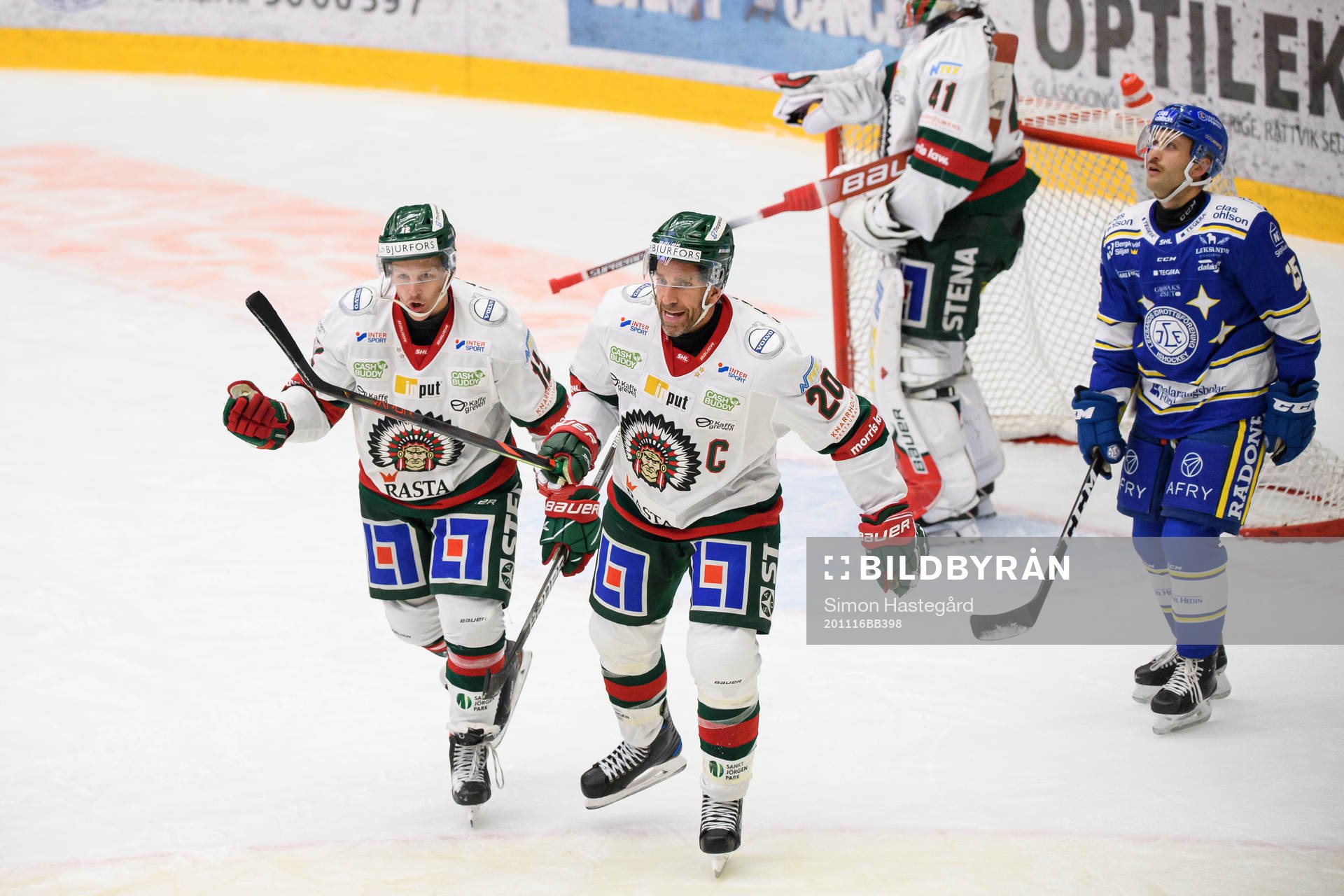Frölundas Max Friberg och Joel Lundqvist reagerar