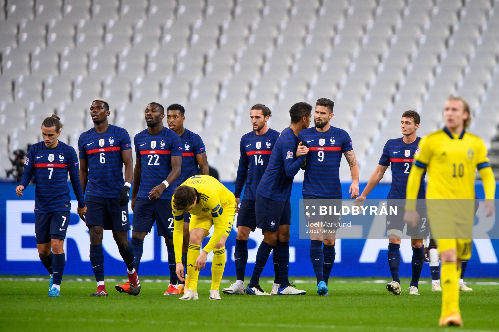Olivier Giroud of France celebrates the 1-1 goal