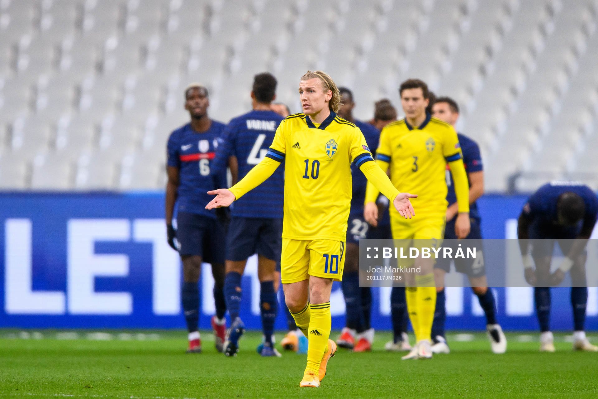 Emil Forsberg of Sweden looks dejected