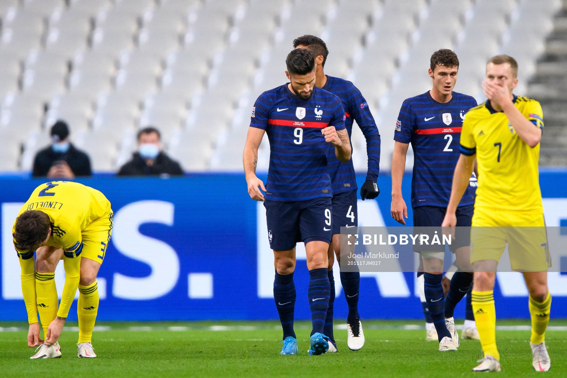 Olivier Giroud of France celebrates the 1-1 goal