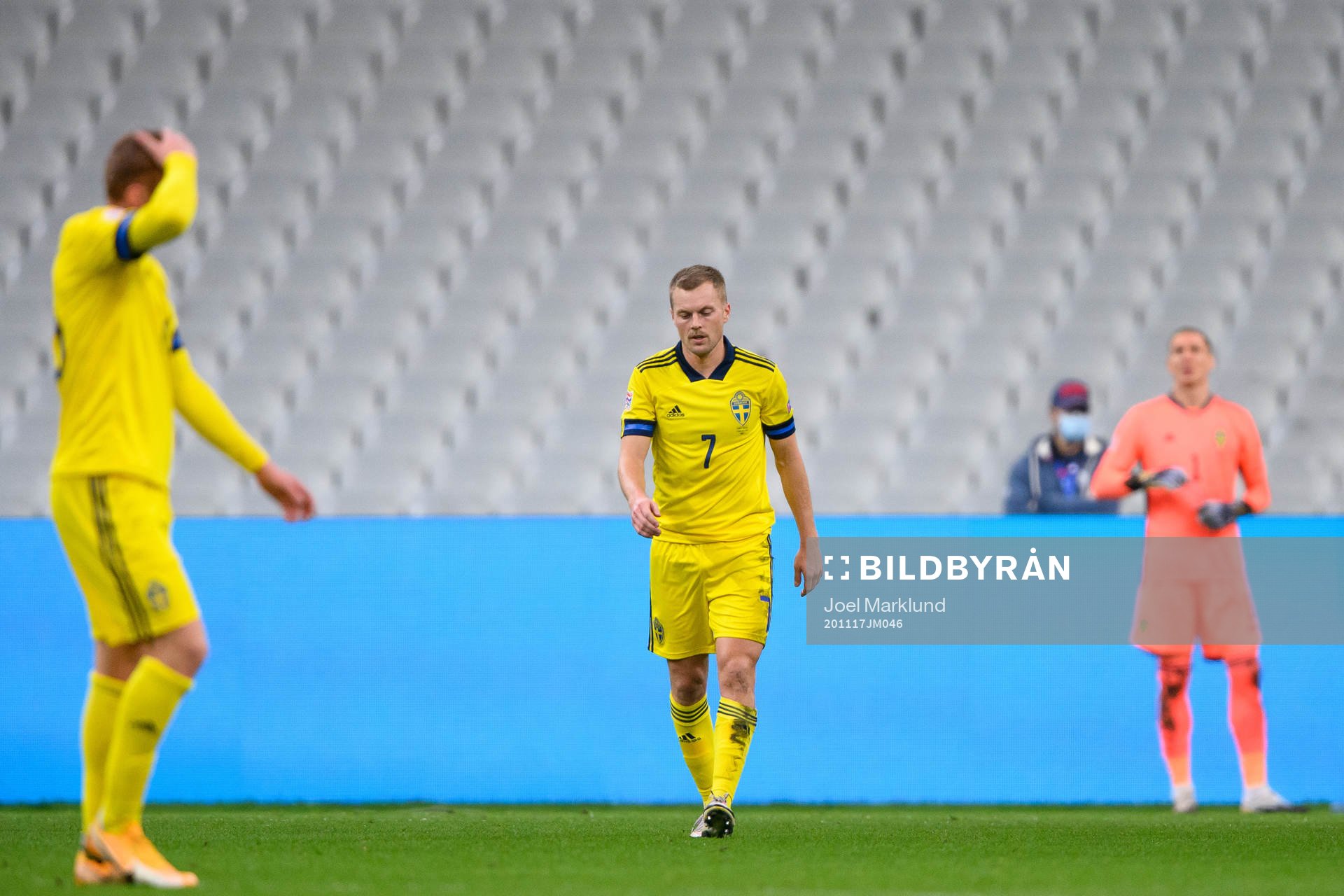 Dejan Kulusevski , Sebastian Larsson and goalkeeper Robin