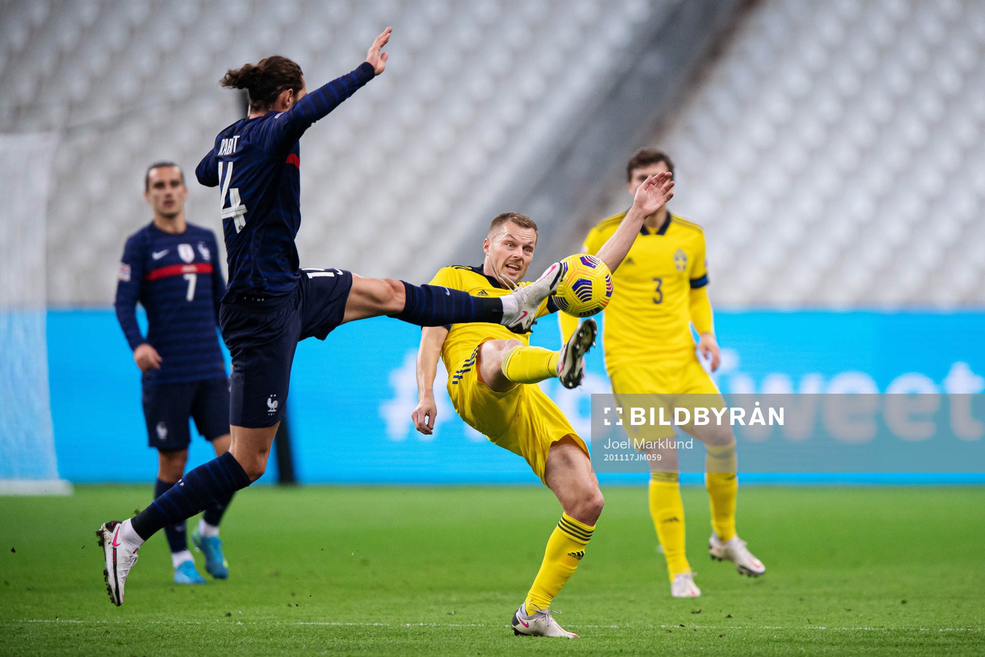 Adrien Rabiot of France and Sebastian Larsson of Sweden