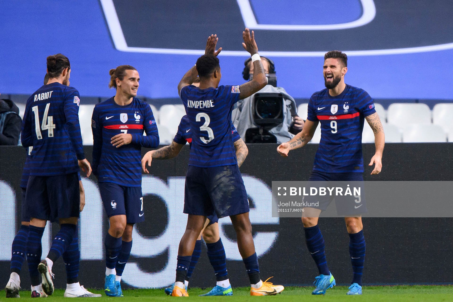 Olivier Giroud of France celebrates the 3-1 goal during the Nations League football match between France and Sweden on November 17, 2020 in Paris.