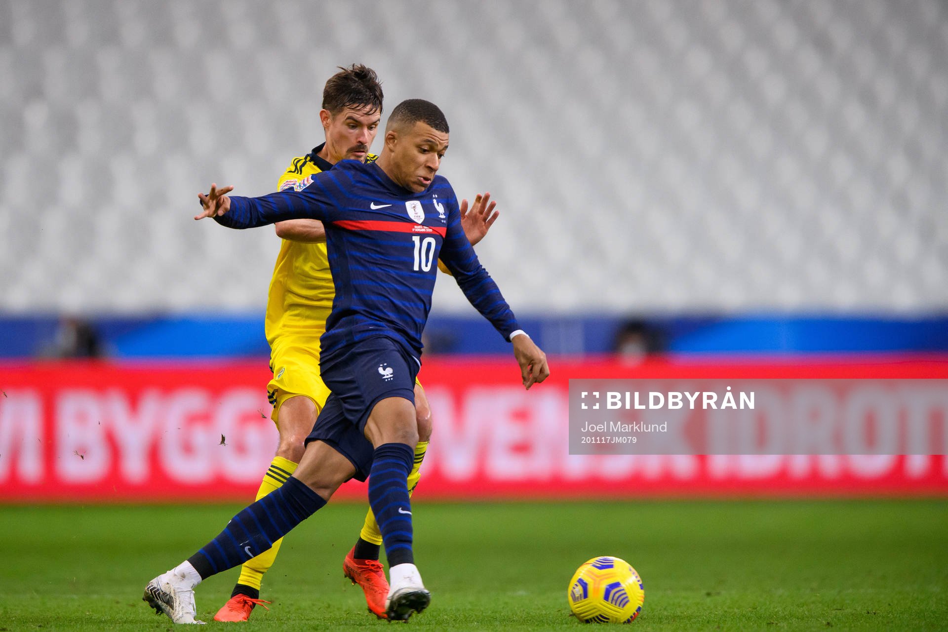 Mikael Lustig of Sweden and Kylian Mbappé of France