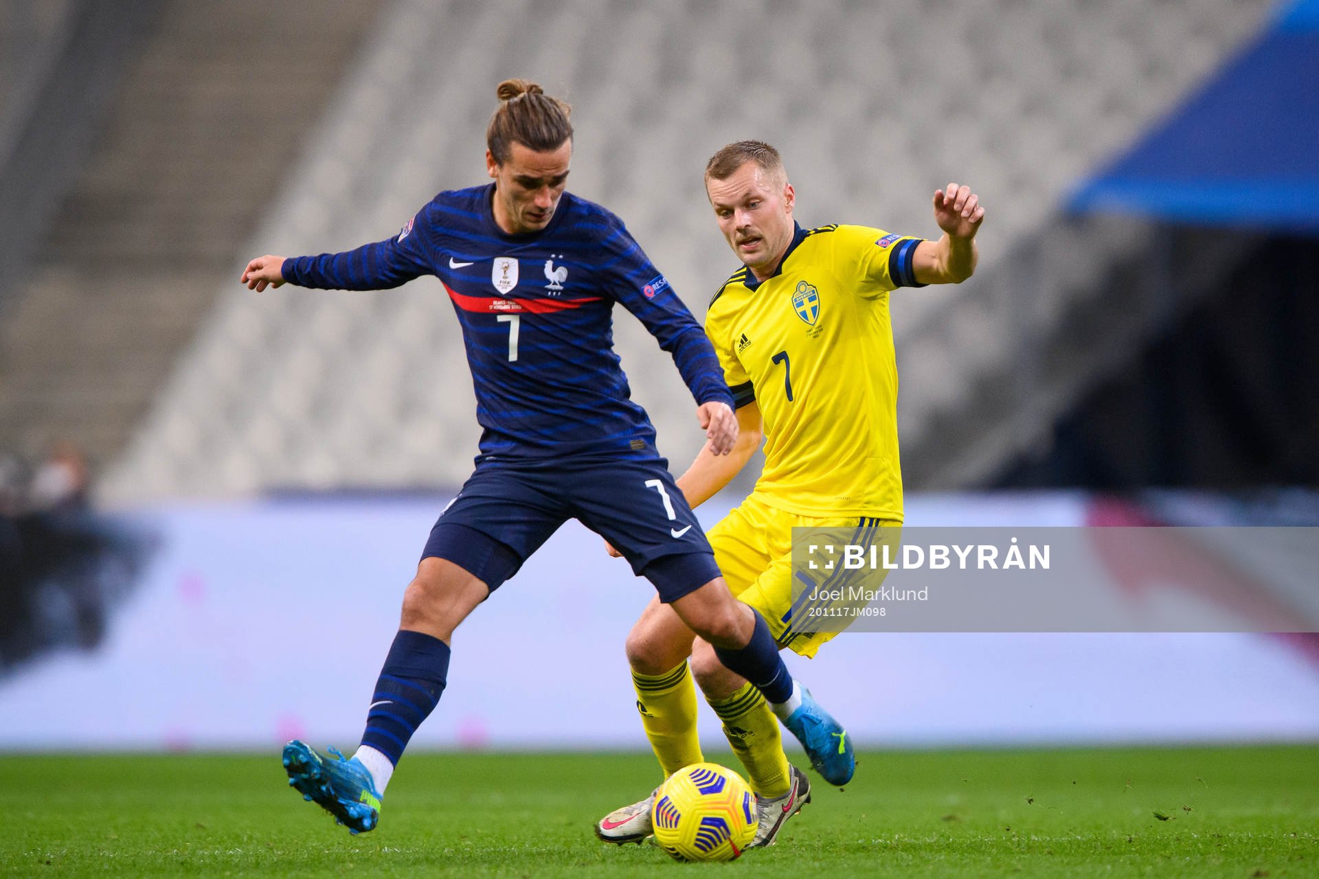 Antoine Griezmann of France and Sebastian Larsson of Sweden