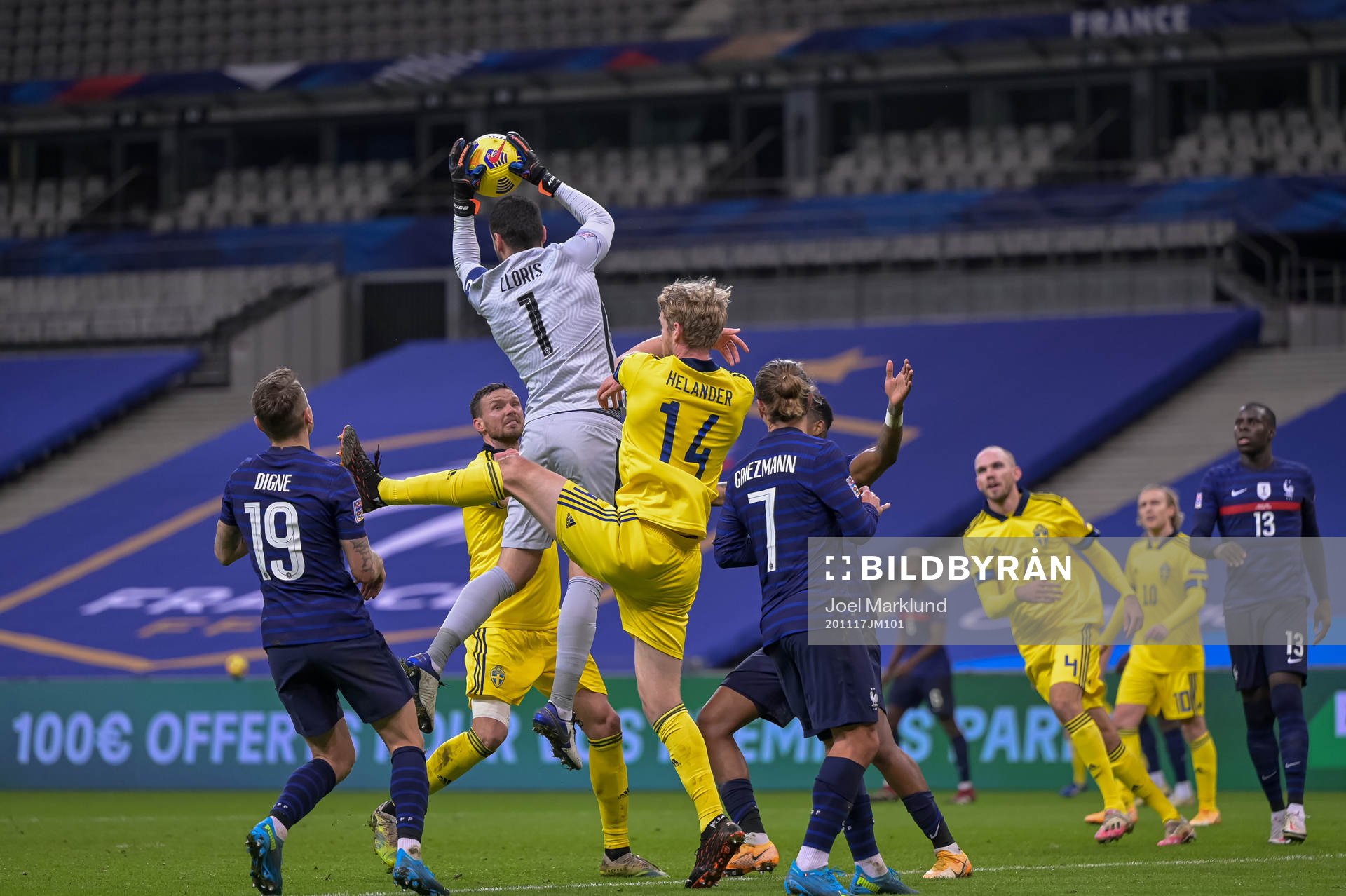 Marcus Berg and Filip Helander of Sweden against goalkeeper
