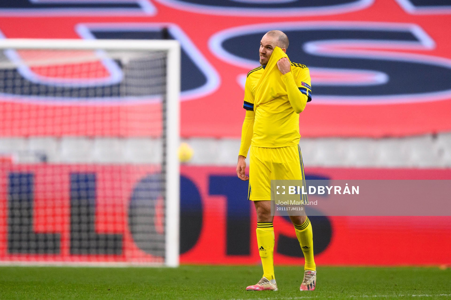 Marcus Danielson of Sweden looks dejected