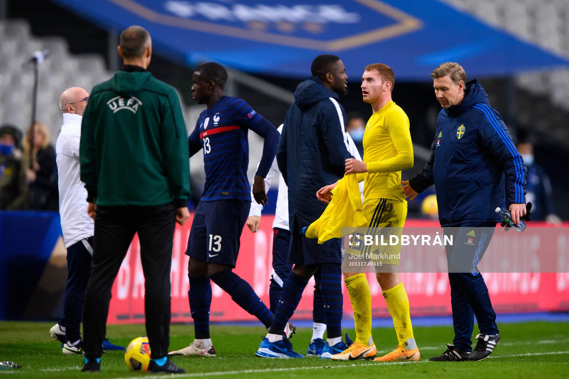 Dejan Kulusevski and Peter Wettergren, head coach of Sweden