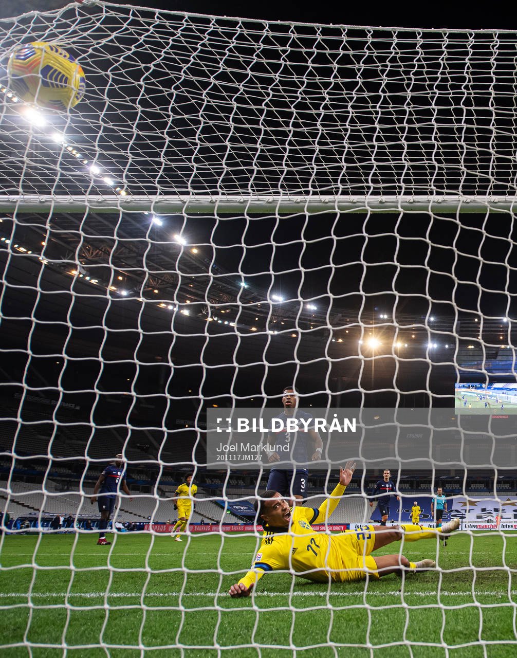 Robin Quaison of Sweden scores the 3-2 goal