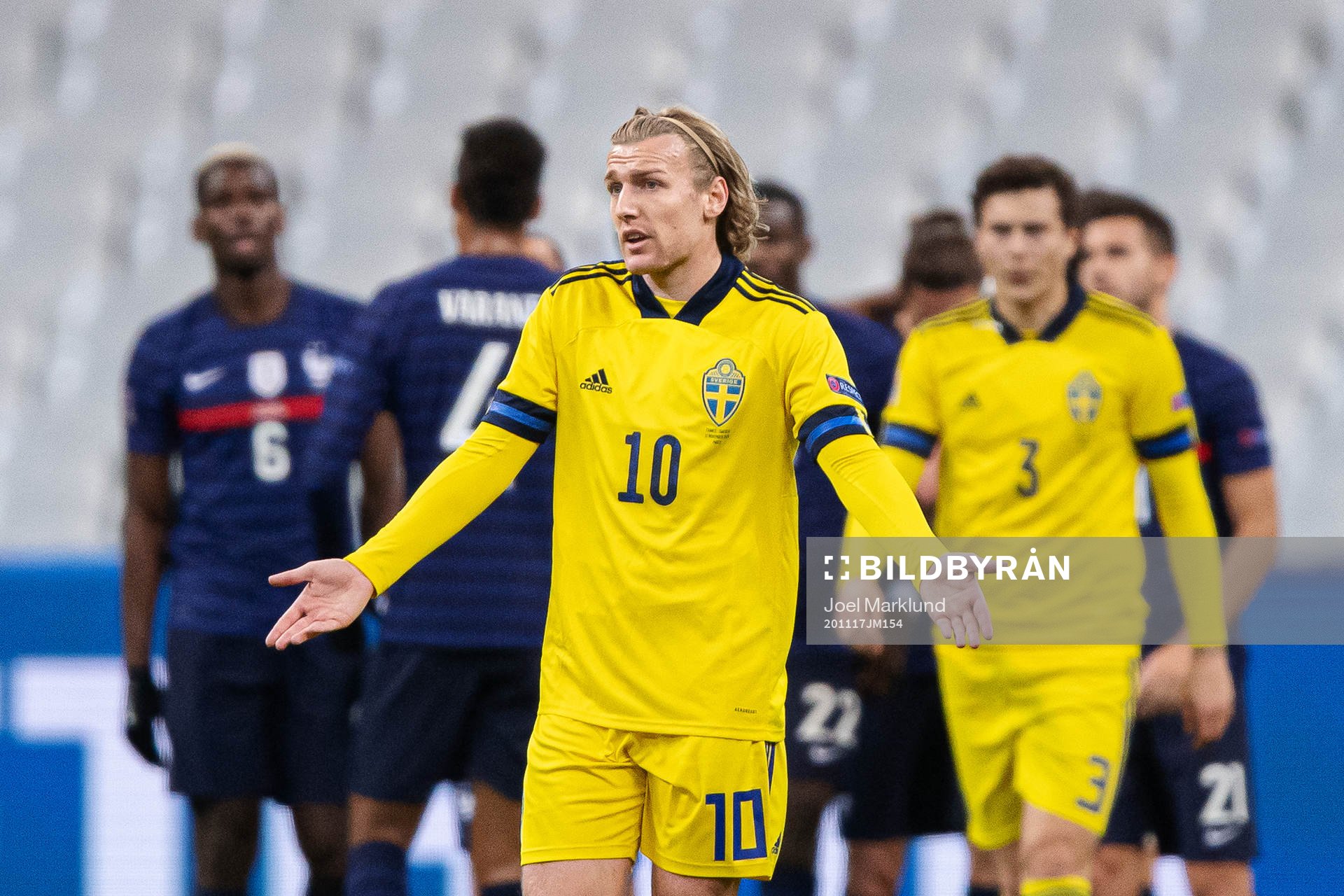 Emil Forsberg of Sweden looks dejected