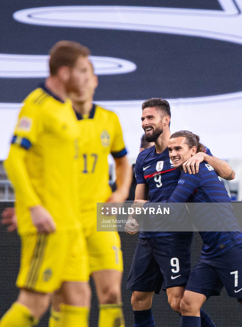Olivier Giroud and Antoine Griezmann of France celebrate