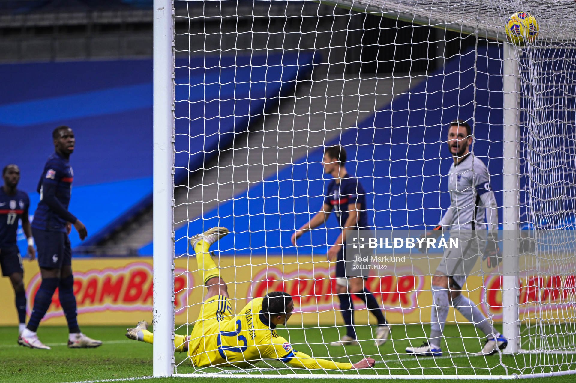 Robin Quaison of Sweden scores the 3-2 goal