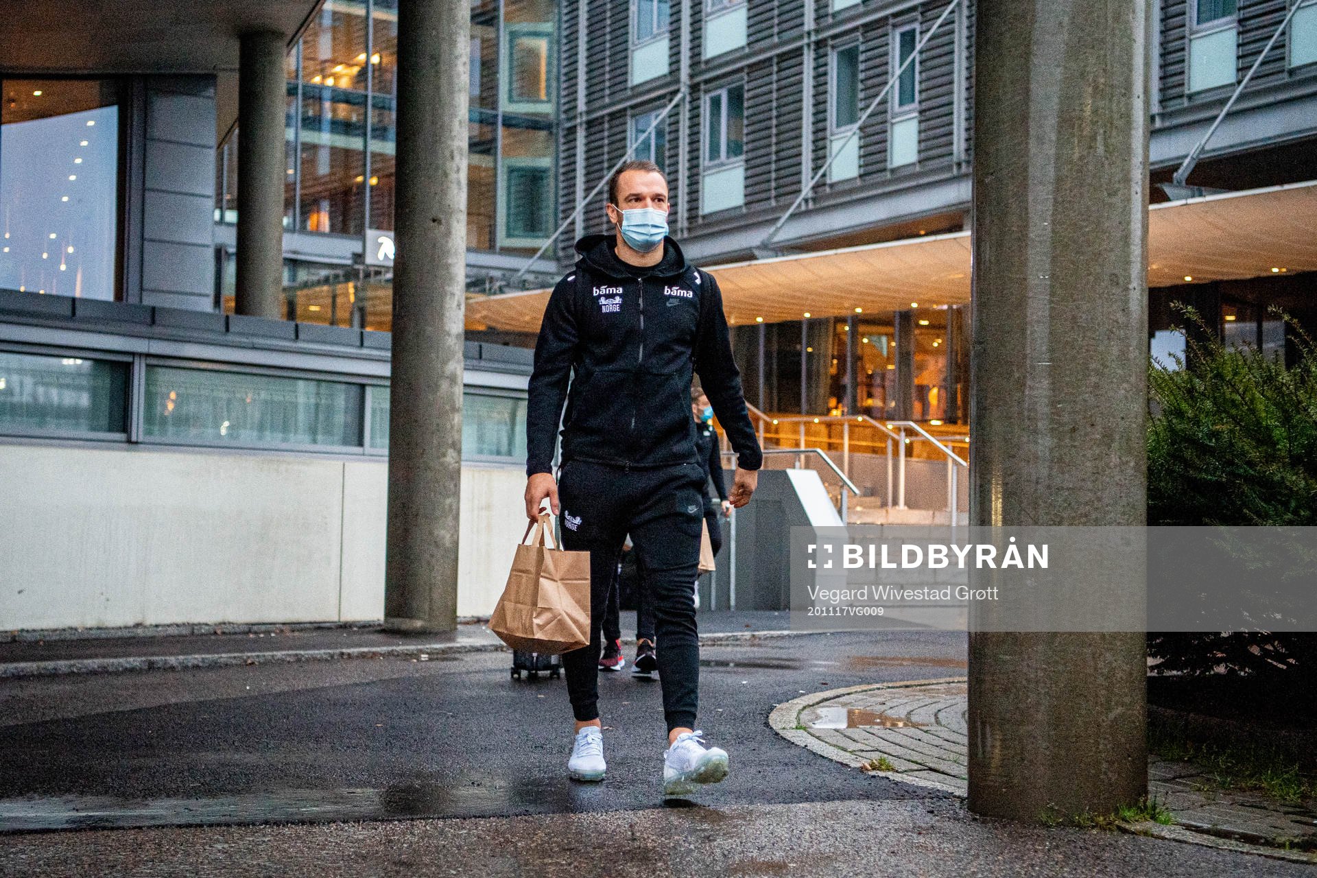 Veton Berisha of the Norwegian national football team travels from Oslo Airport on November 17, 2020 in Gardermoen.