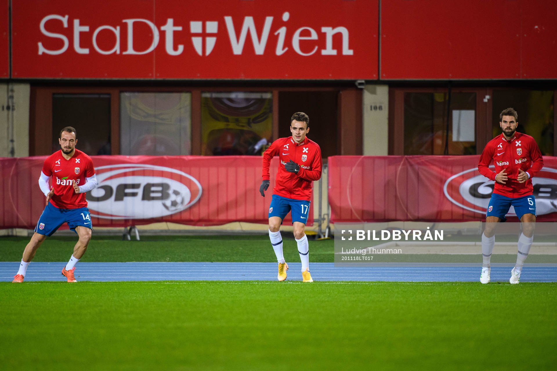 Veton Berisha, Andreas Vindheim and Jørgen Skjelvik of Norway during warm up ahead of the Nations League football match between Austria and Norway on November 18, 2020 in Vienna.