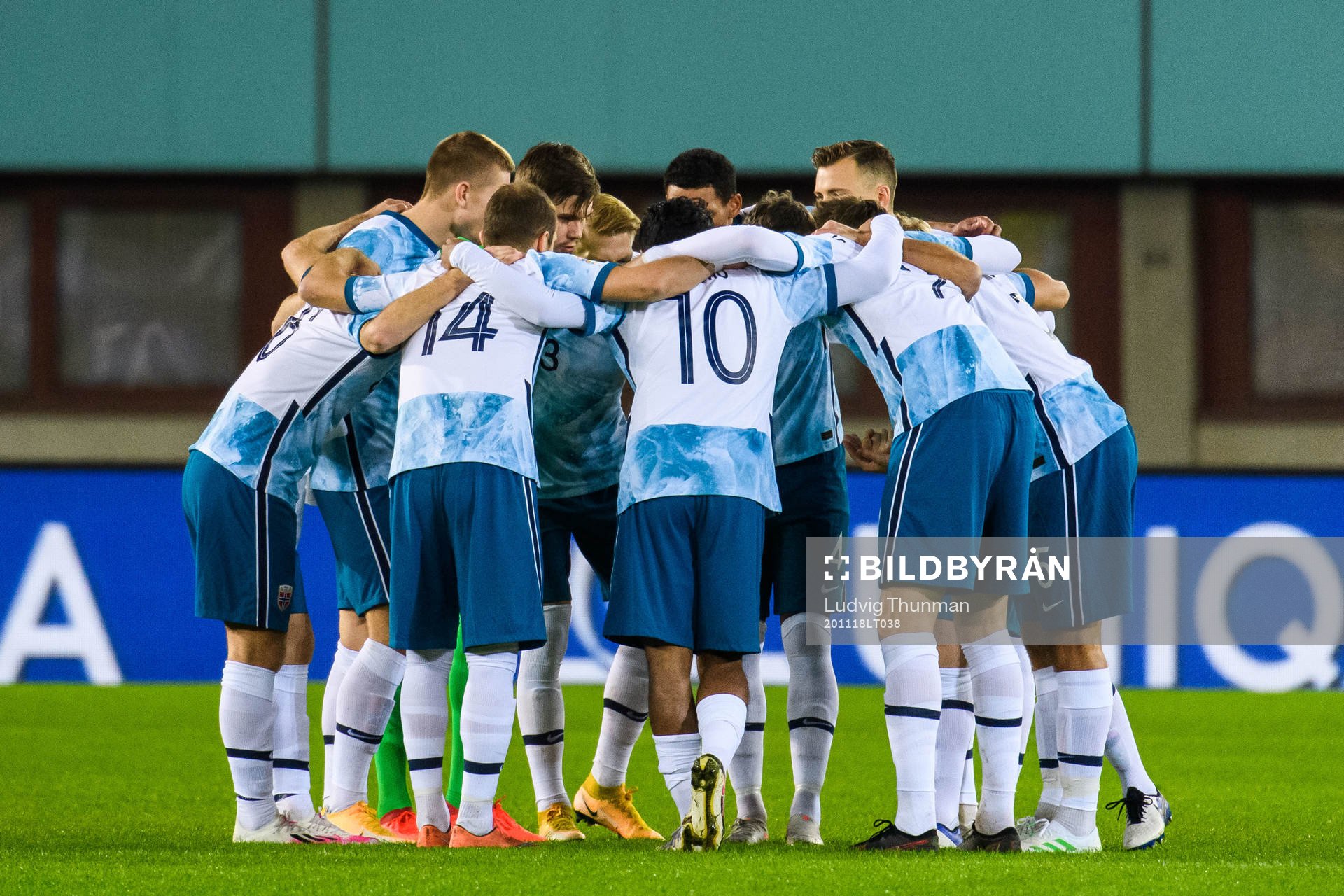 Players of Norway gather