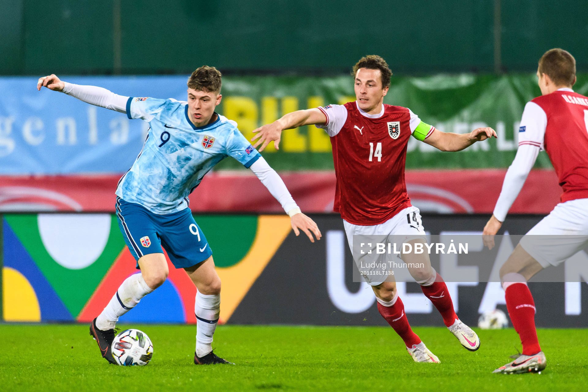 Jørgen Strand Larsen of Norway and Julian Baumgartlinger of Austria during the Nations League football match between Austria and Norway on November 18, 2020 in Vienna.