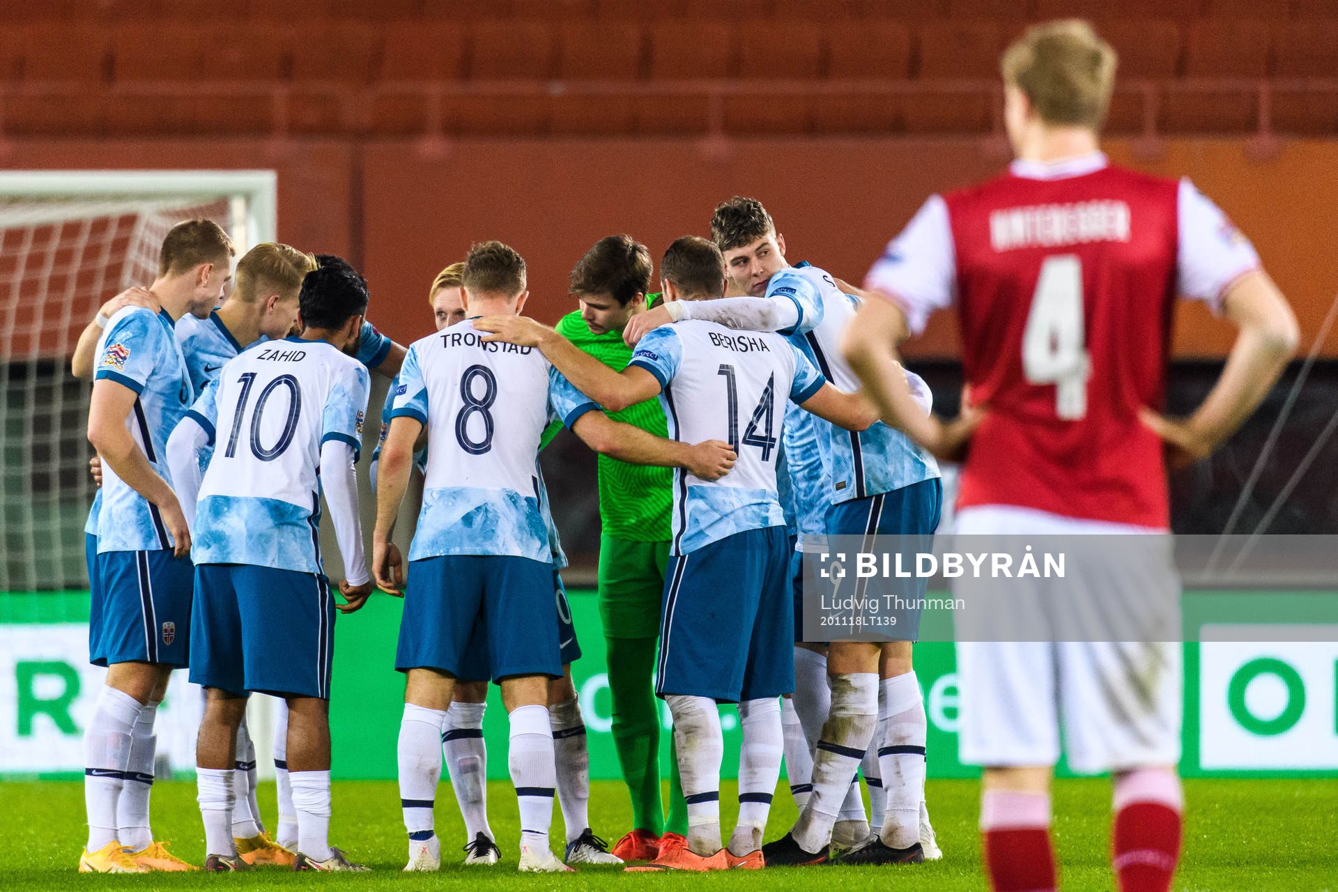 Players of Norway gather