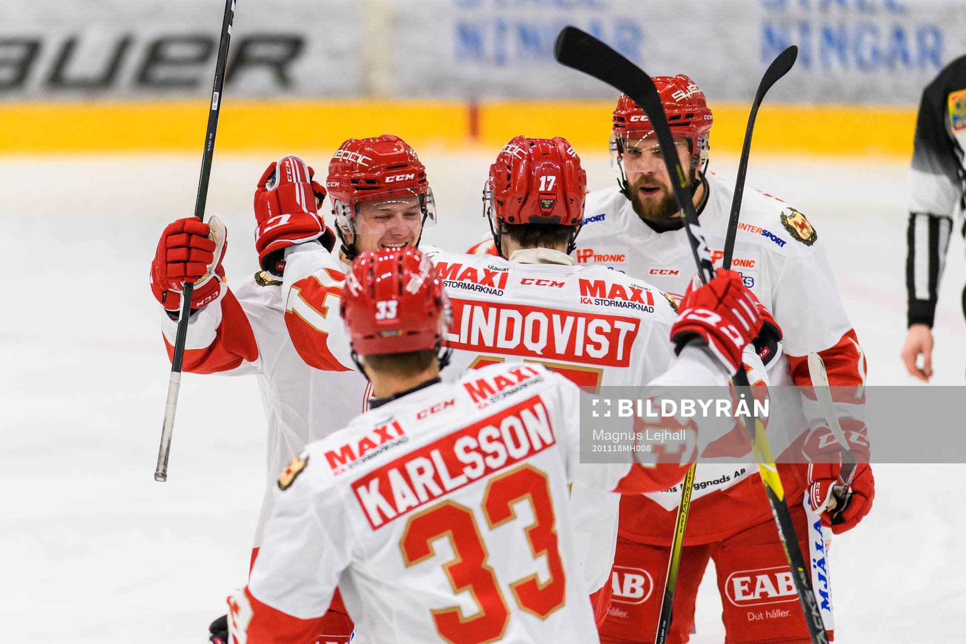 Trojas Lukas Sjöblom jublar med lagkamrater