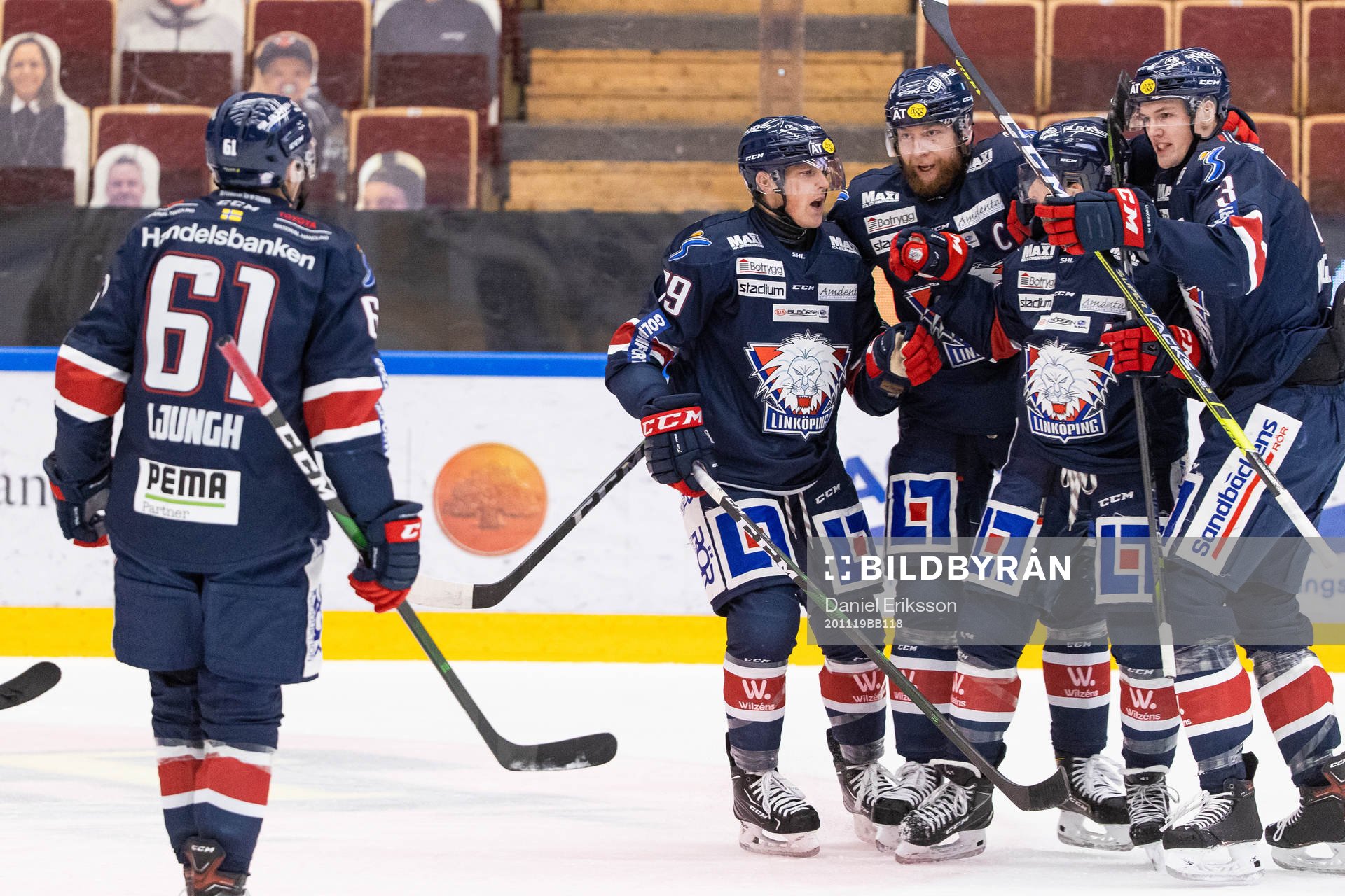 Linköpings Patrik Lundh jublar med lagkamrater