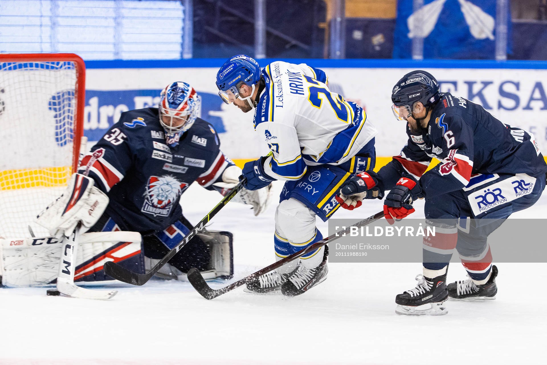 Leksands Marek Hrivík utmanar Linköpings Jarno Kärki och