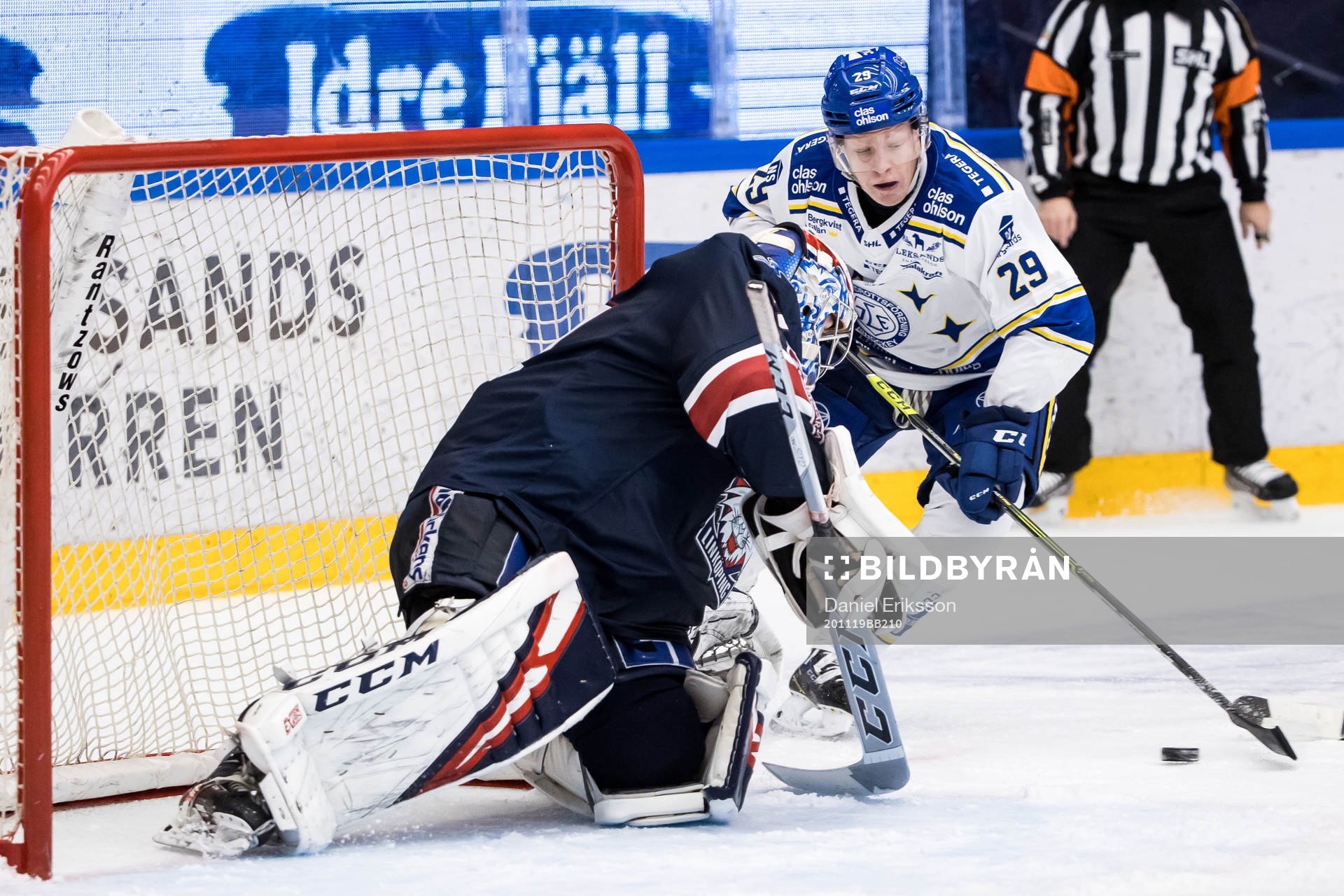 Leksands Emil Heineman oroar framför Linköpings målvakt
