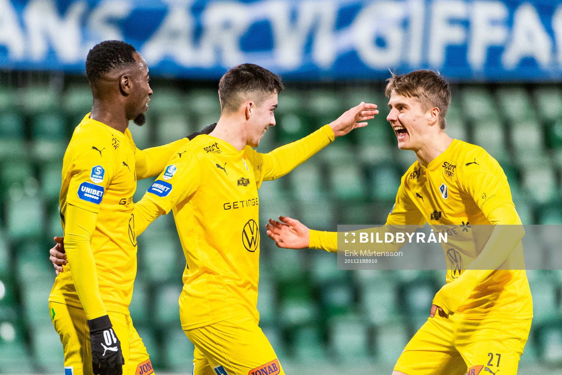Halmstads Sadat Karim, Emil Tot Wikström (målskytt) och