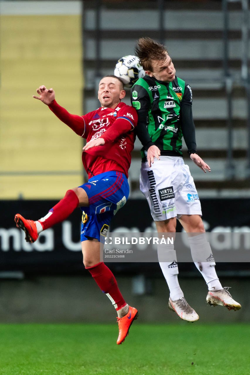 Östers Petar Petrovic i nickduell med GAIS Julius Johansson