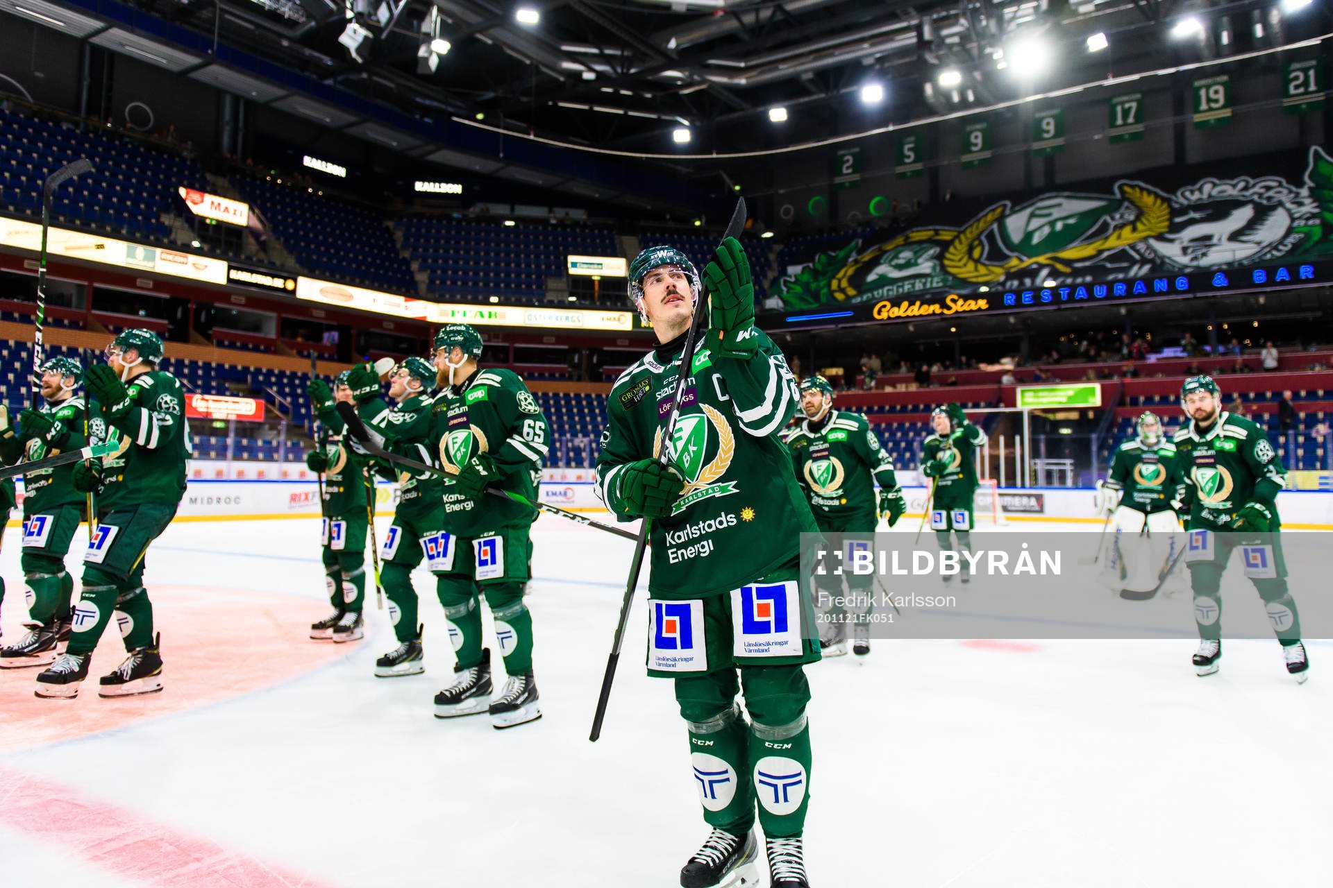 Färjestads Sebastian Erixon jublar med lagkamrater