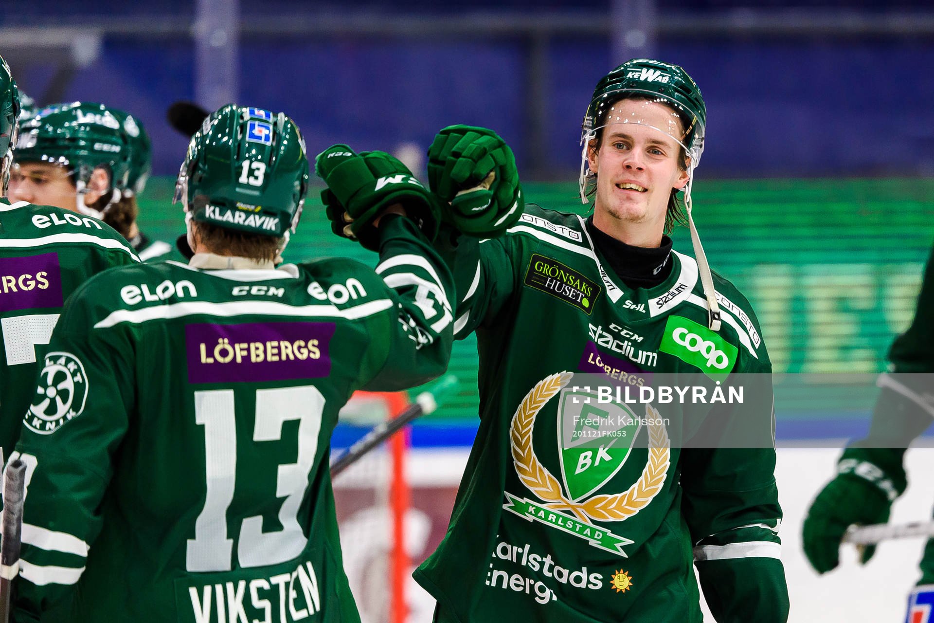 Färjestads Daniel Viksten och Carl Jakobsson jublar