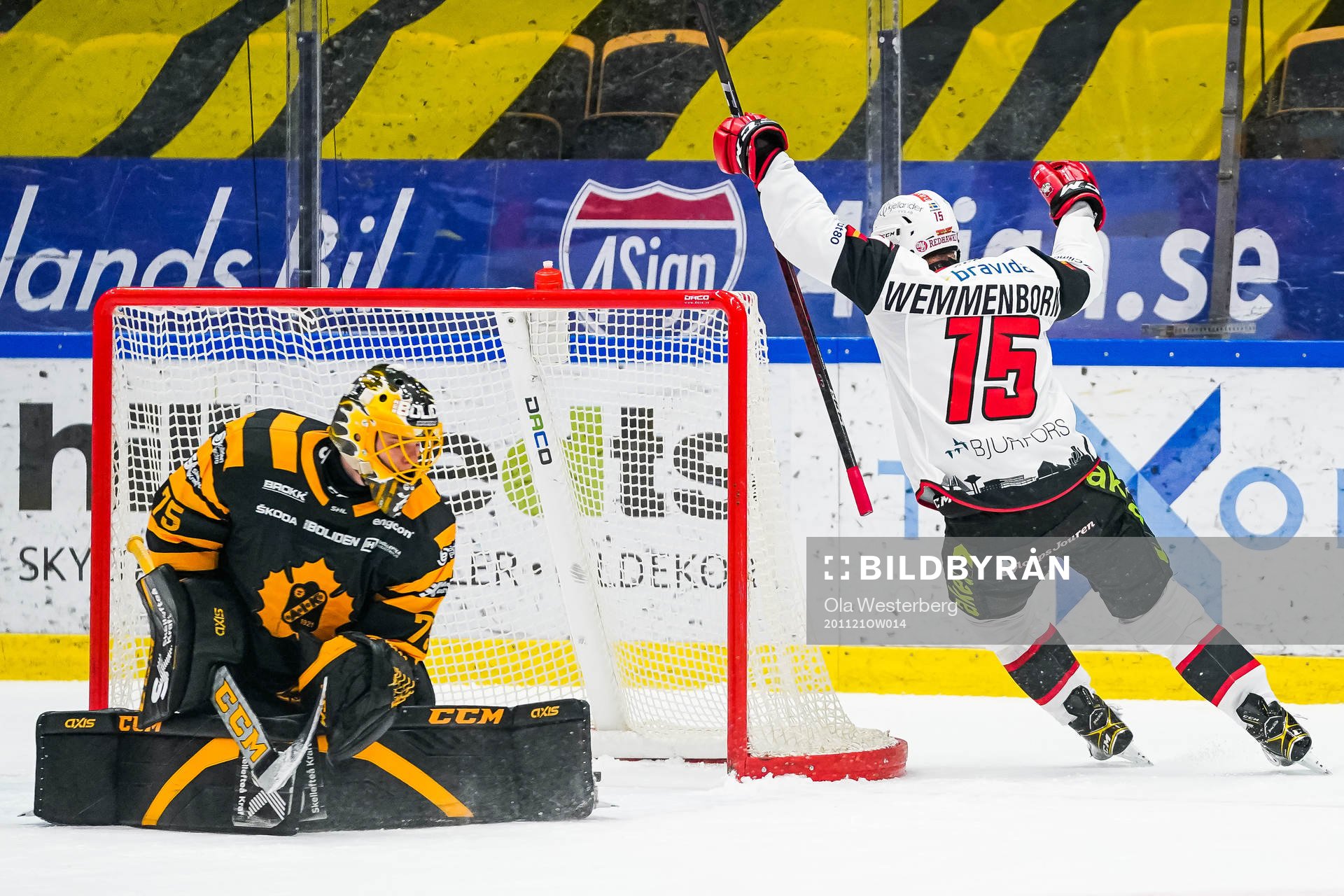 Malmö Redhawks Axel Wemmenborn jublar