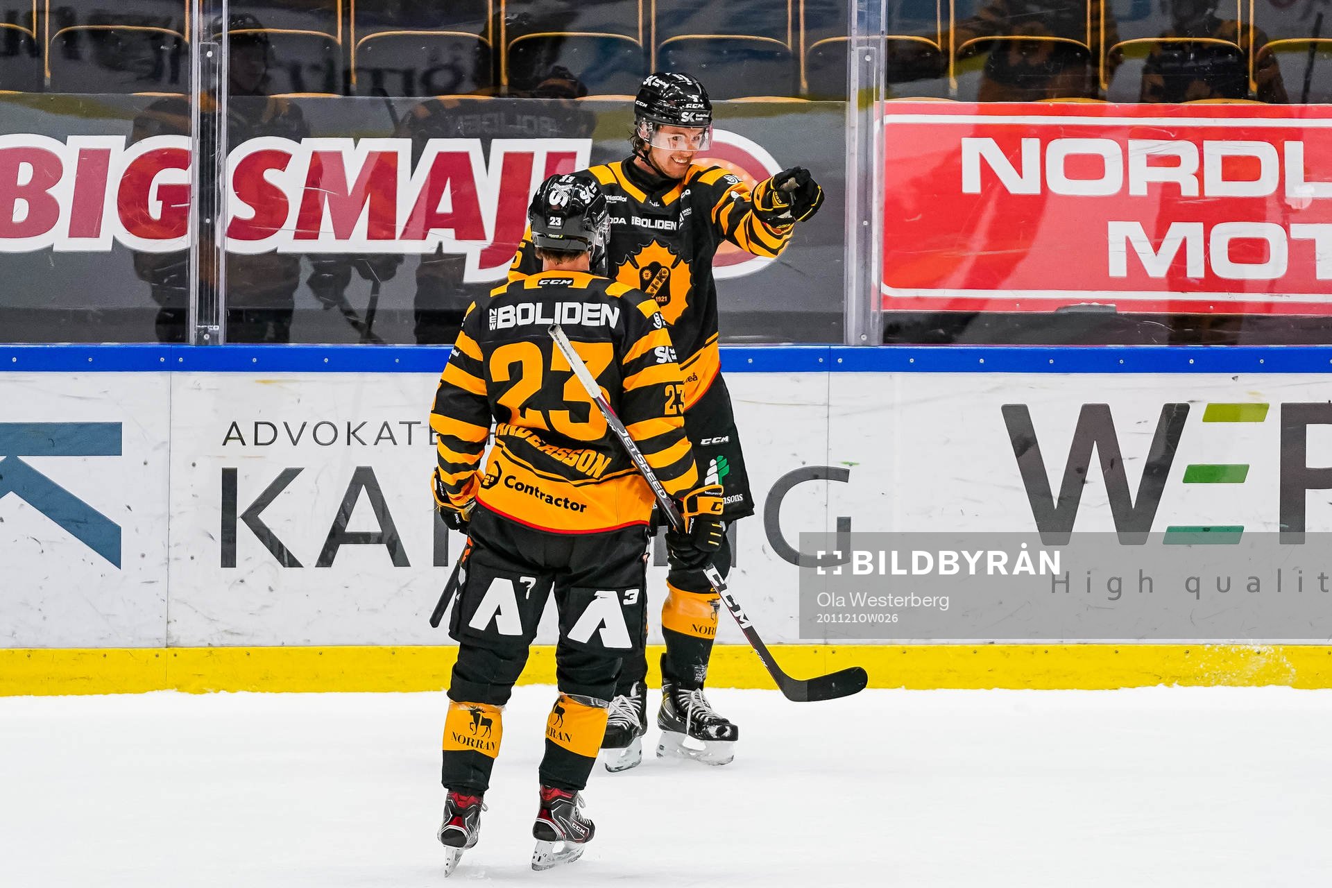 Skellefteås Philip Broberg och Jacob Andersson jublar