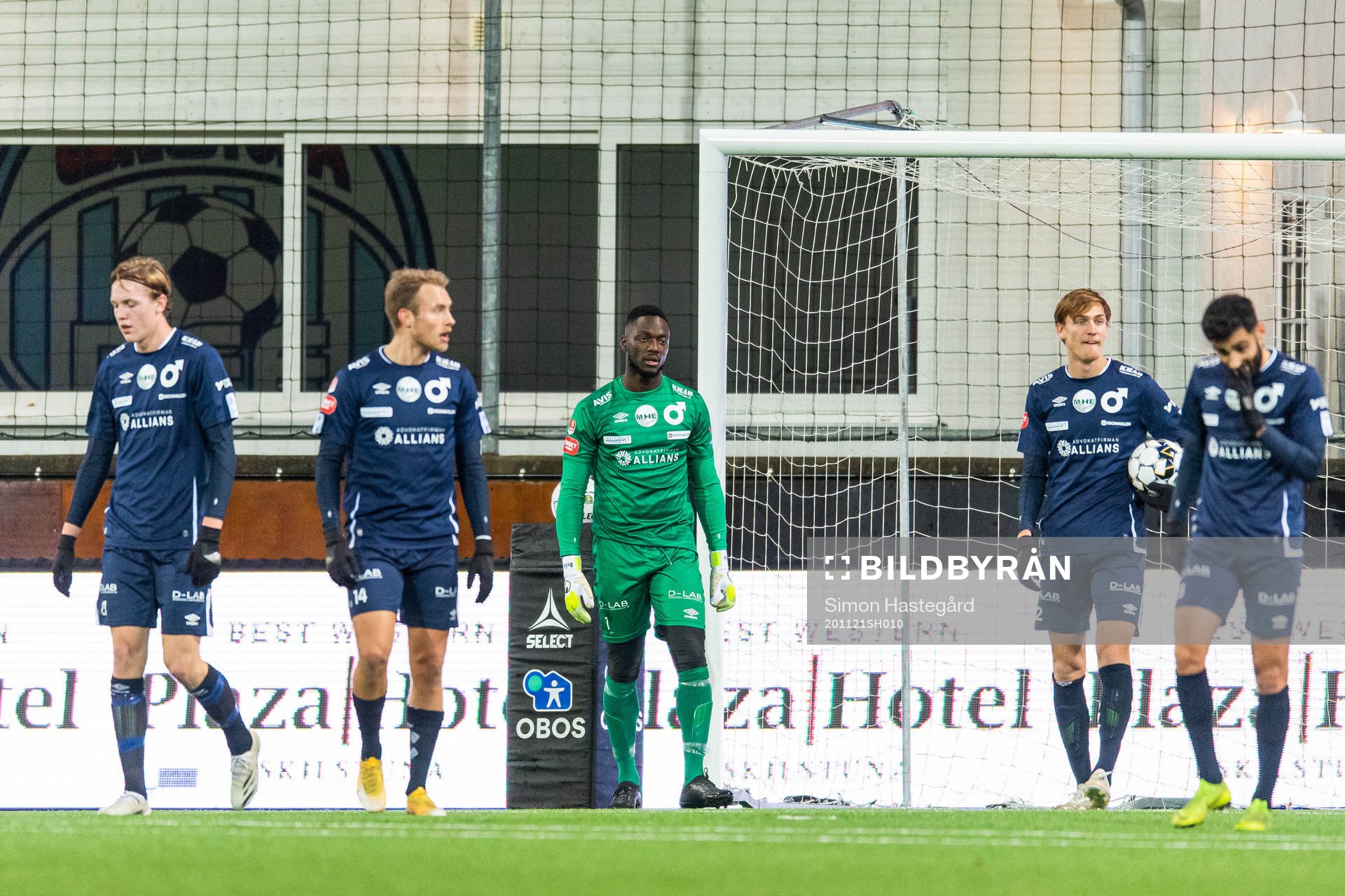 Degerfors målvakt Ismael Diawara deppar