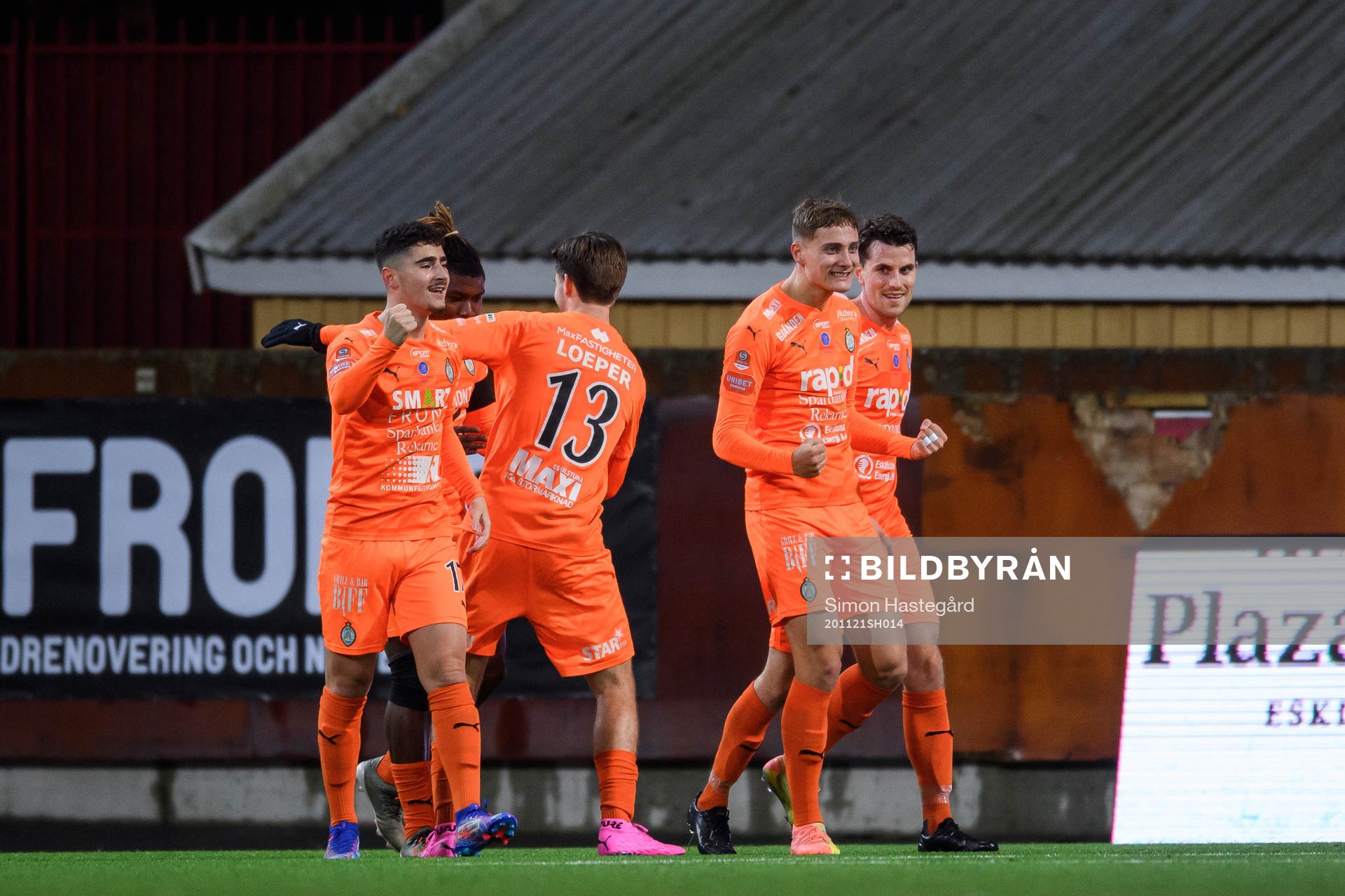 AFC Eskilstunas spelare jublar efter 2-0 under fotbollsmatchen i Superettan mellan AFC Eskilstuna och Degerfors den 21 november 2020 i Eskilstuna.