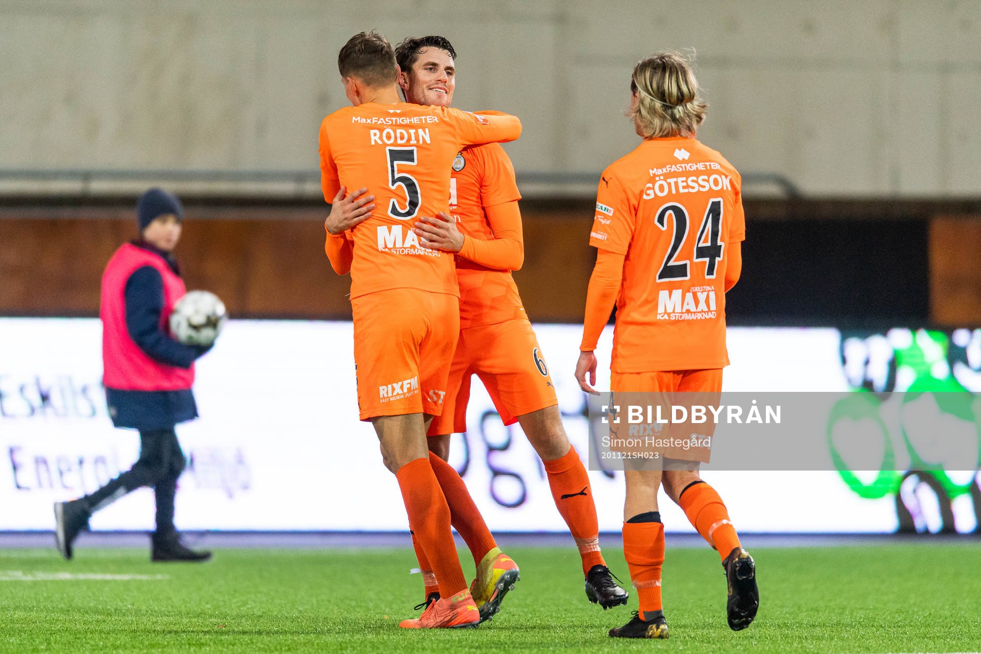 AFC Eskilstunas spelare jublar