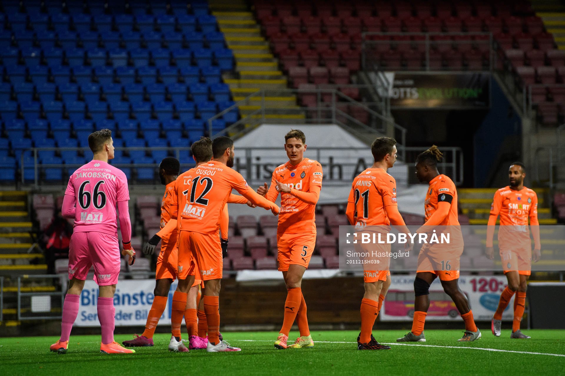 AFC Eskilstunas spelare jublar