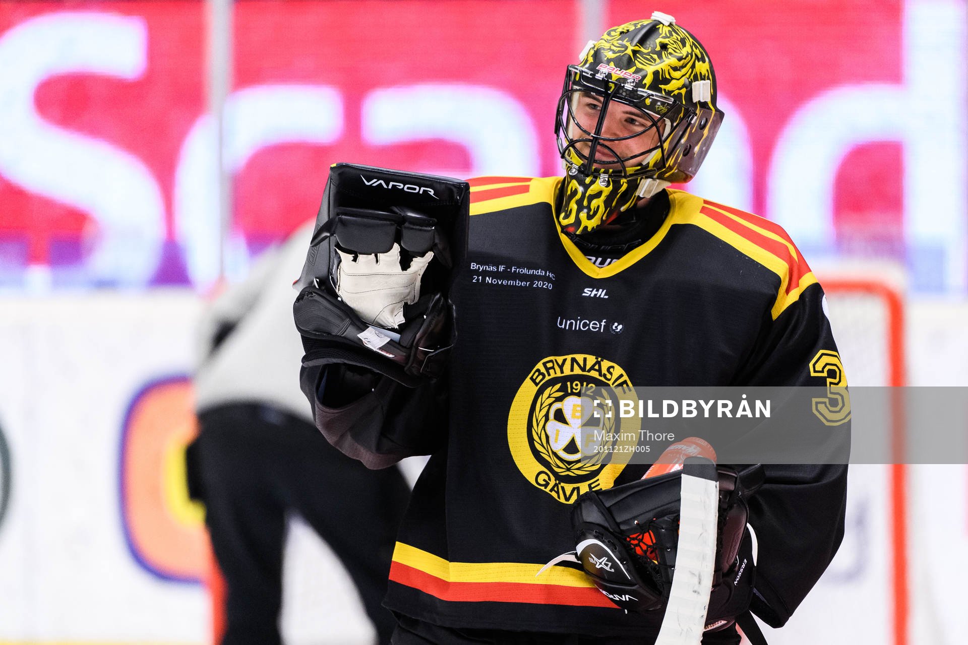 Brynäs målvakt Samuel Ersson jublar