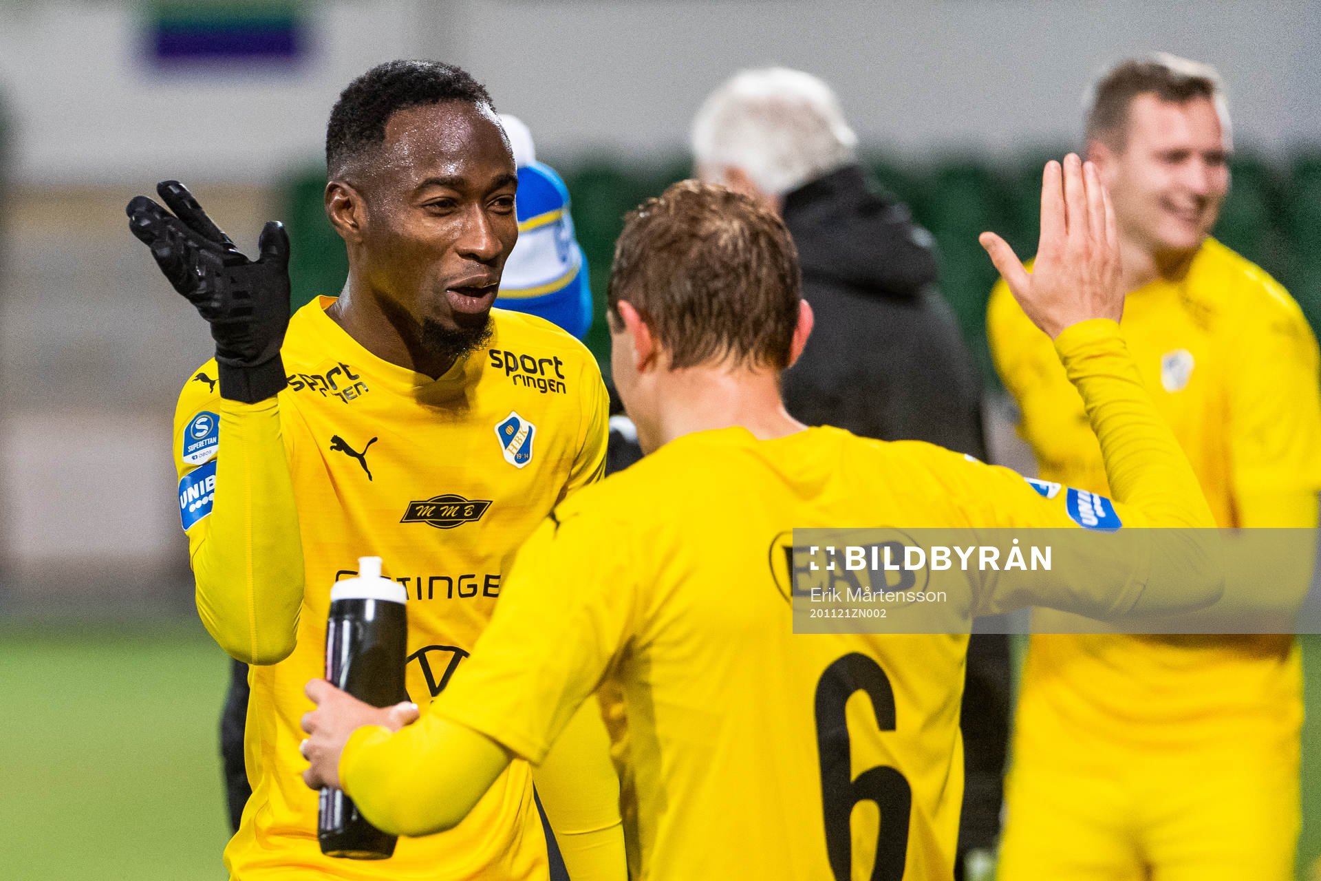 Halmstads Sadat Karim och Joel Allansson jublar