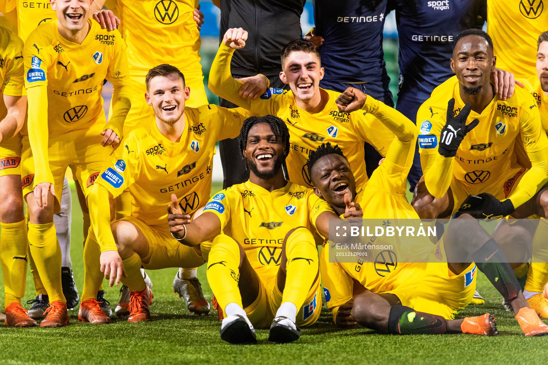 Halmstads spelare jublar och