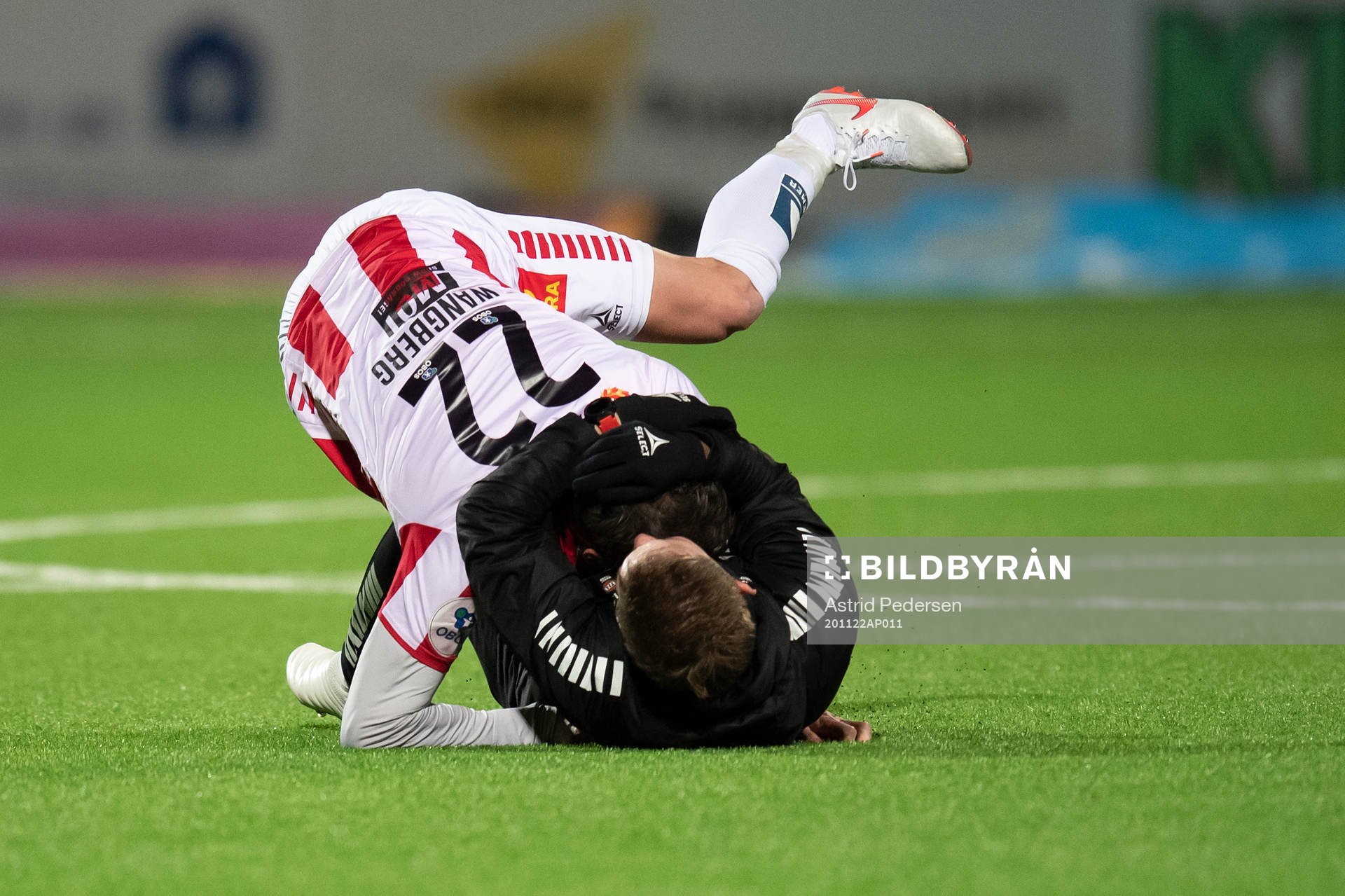 Simen Wangberg of Tromsø celebrate