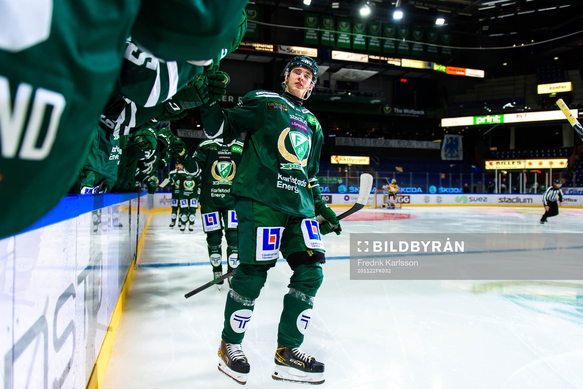 Färjestads Oskar Bäck jublar