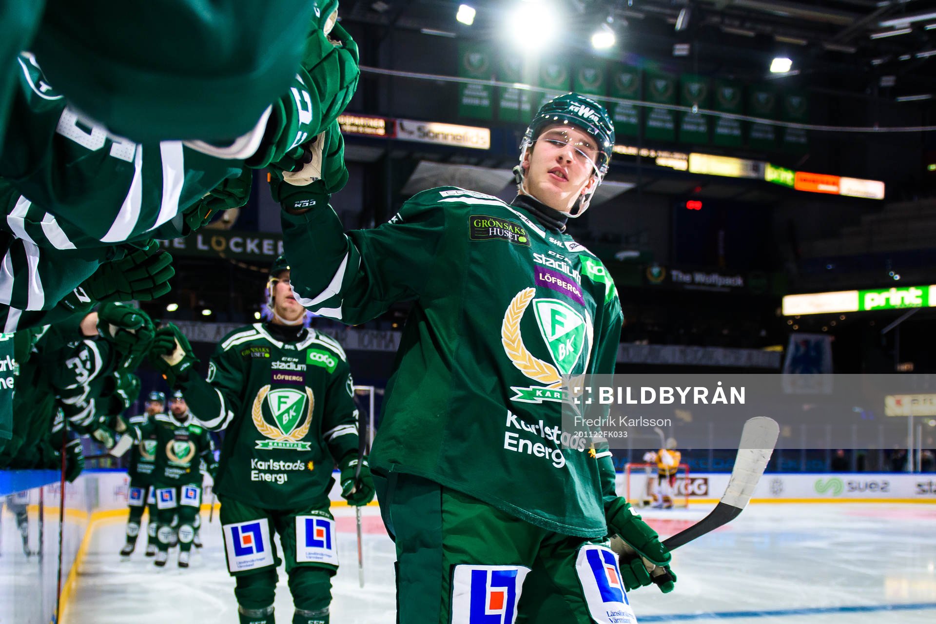 Färjestads Oskar Bäck jublar