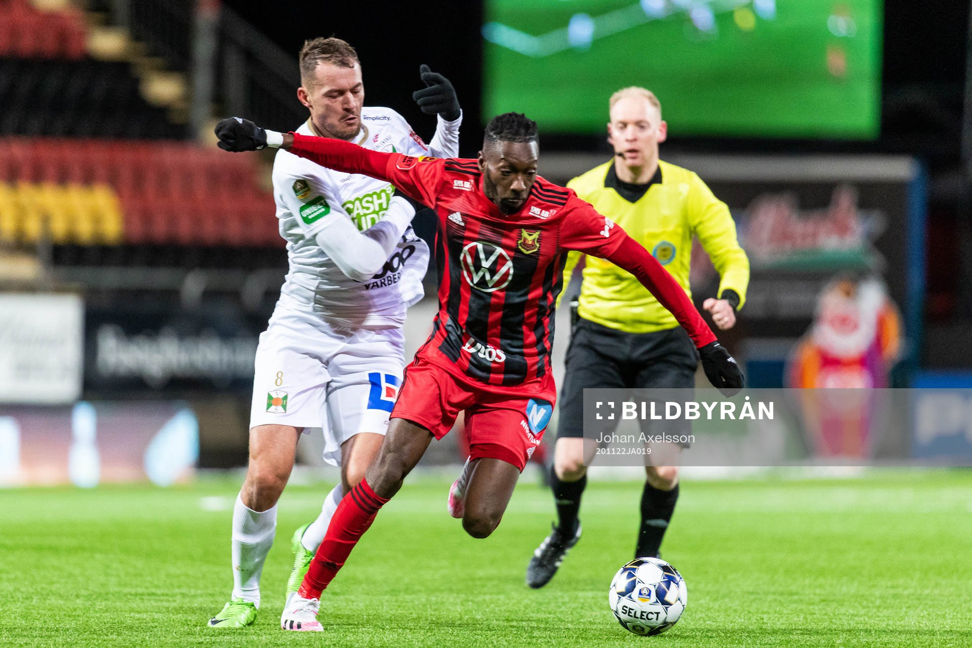 Varbergs Albert Ejupi och Östersunds Blair Turgott