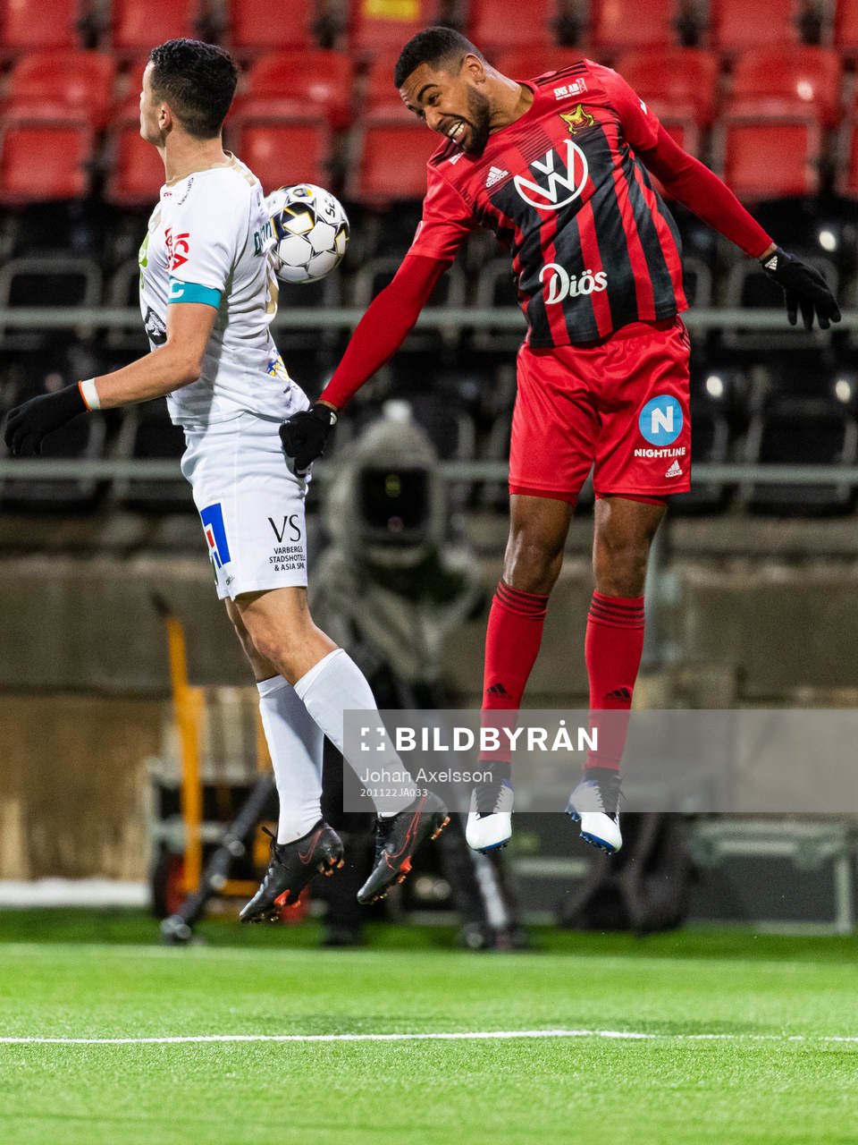 Östersunds Noah Sonko Sundberg och Varbergs Astrit Selmani