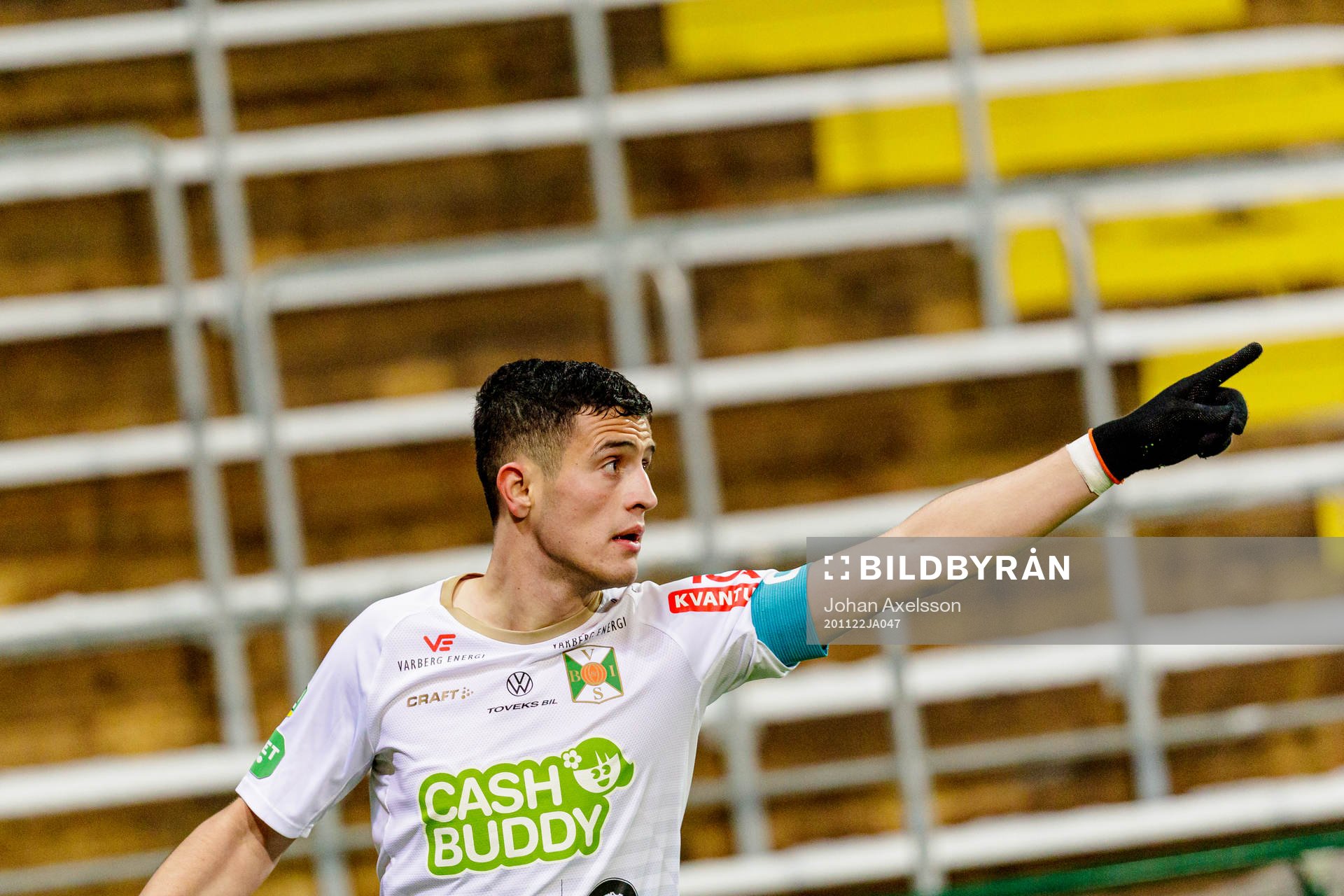 Varbergs Astrit Selmani jublar efter han gjort 0-3 under fotbollsmatchen i Allsvenskan mellan Östersund och Varberg den 22 november 2020 i Östersund.