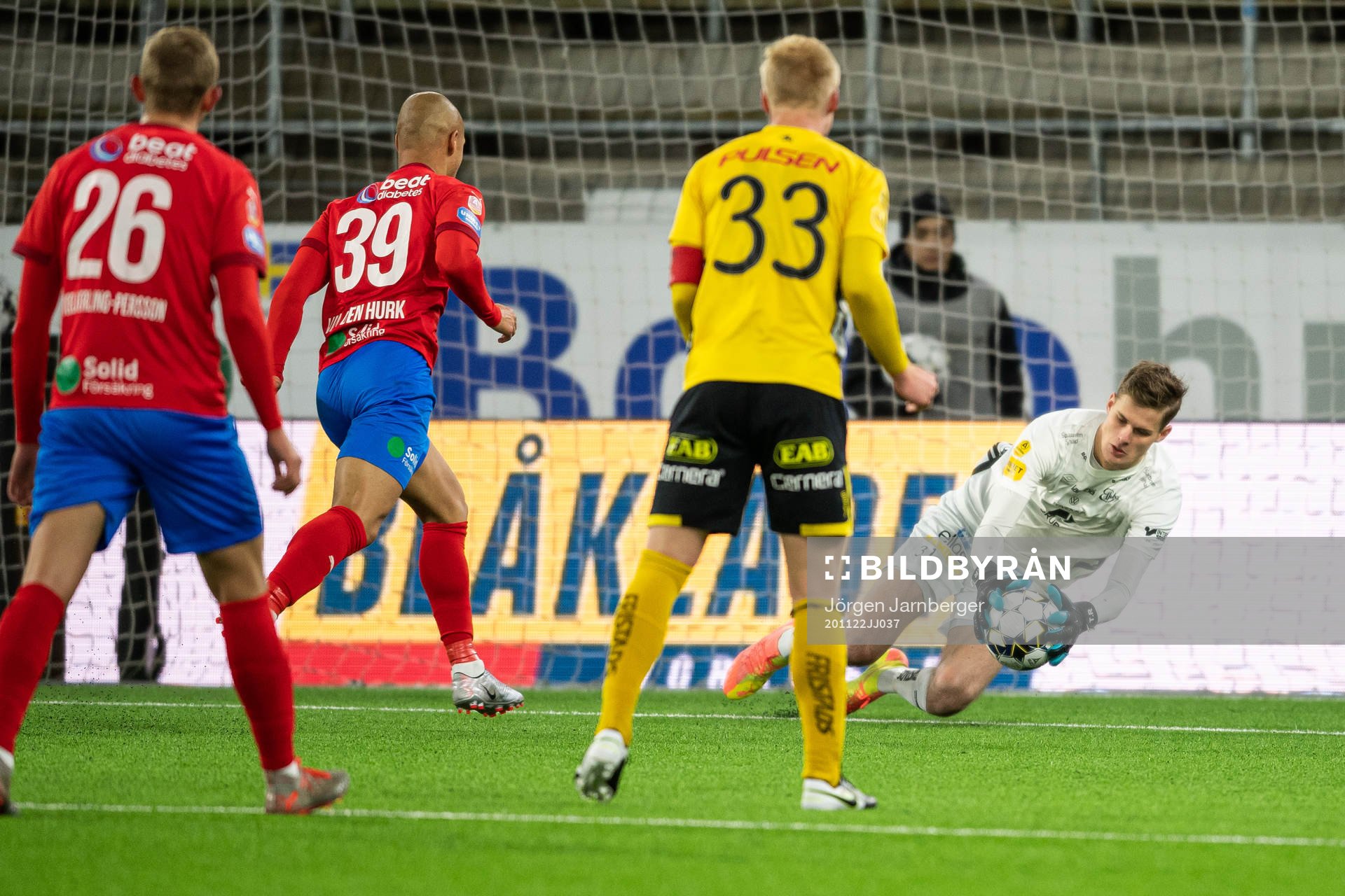 Elfsborgs målvakt Tim Rönning under fotbollsmatchen i Allsvenskan mellan Elfsborg och Helsingborg den 22 november 2020 i Borås.