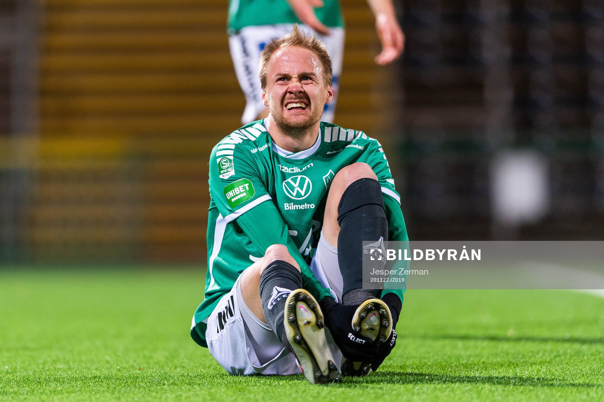 Brages Oscar Lundin tar sig mot foten
