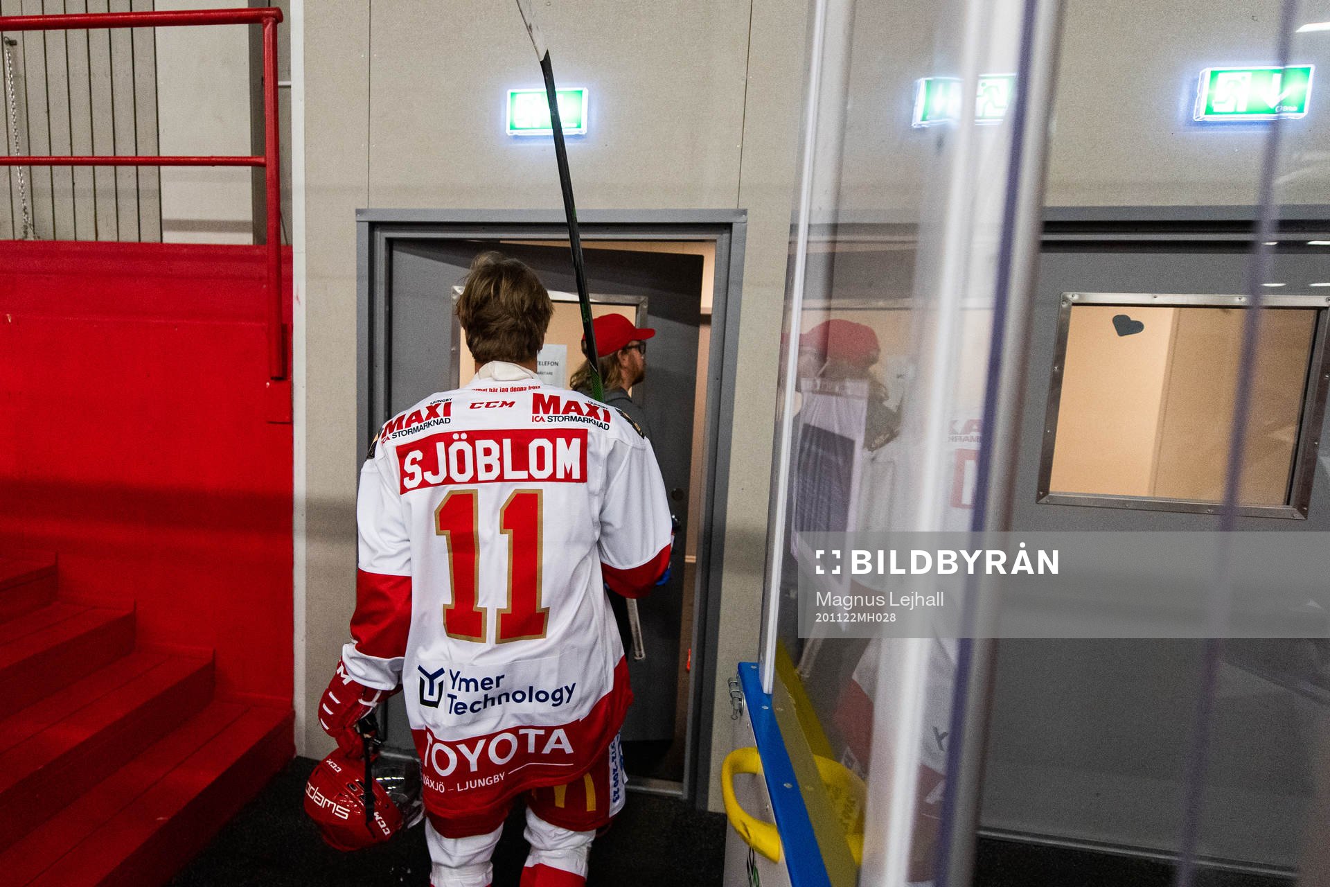 Trojas Lukas Sjöblom lämnar isen