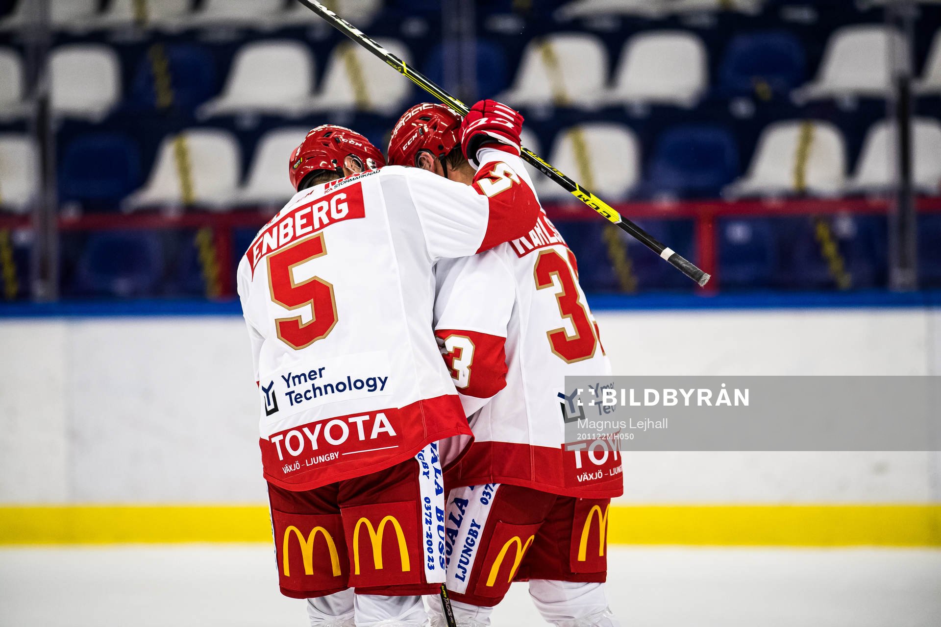 Trojas Niklas Enberg och Daniel Karlsson Thönros  jublar