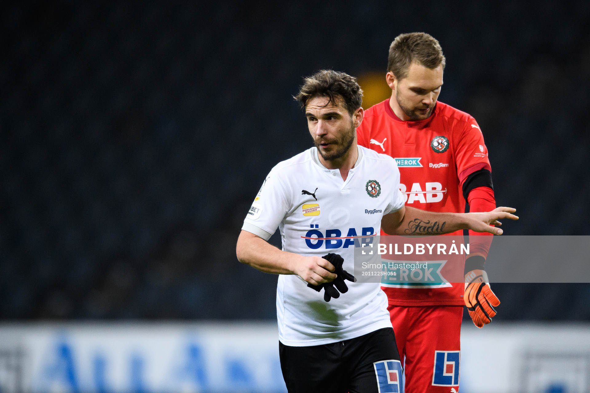 Örebros Nordin Gerzic och målvakt Oscar Jansson