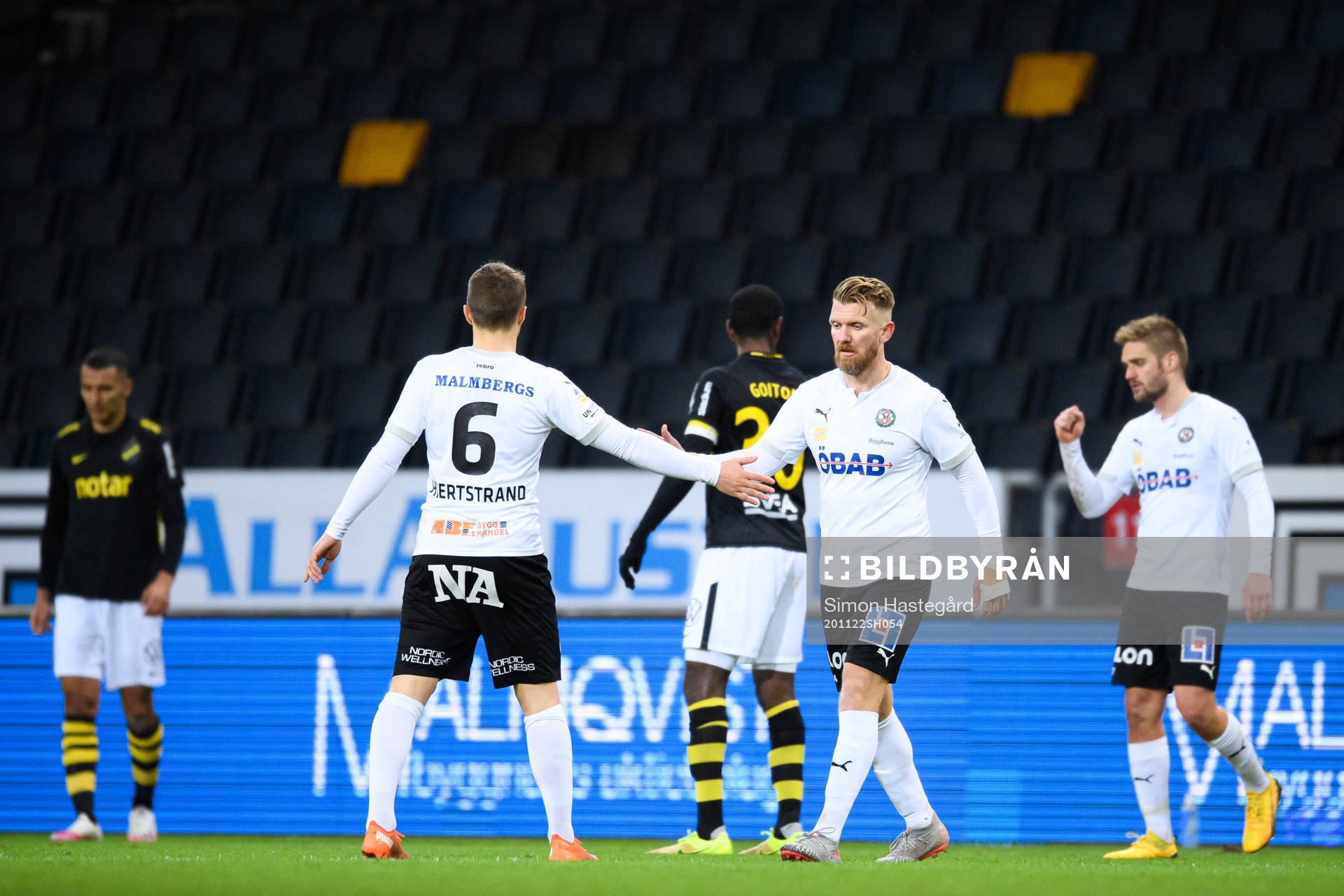 Örebros Benjamin Hjertstrand och Michael Almebäck jublar